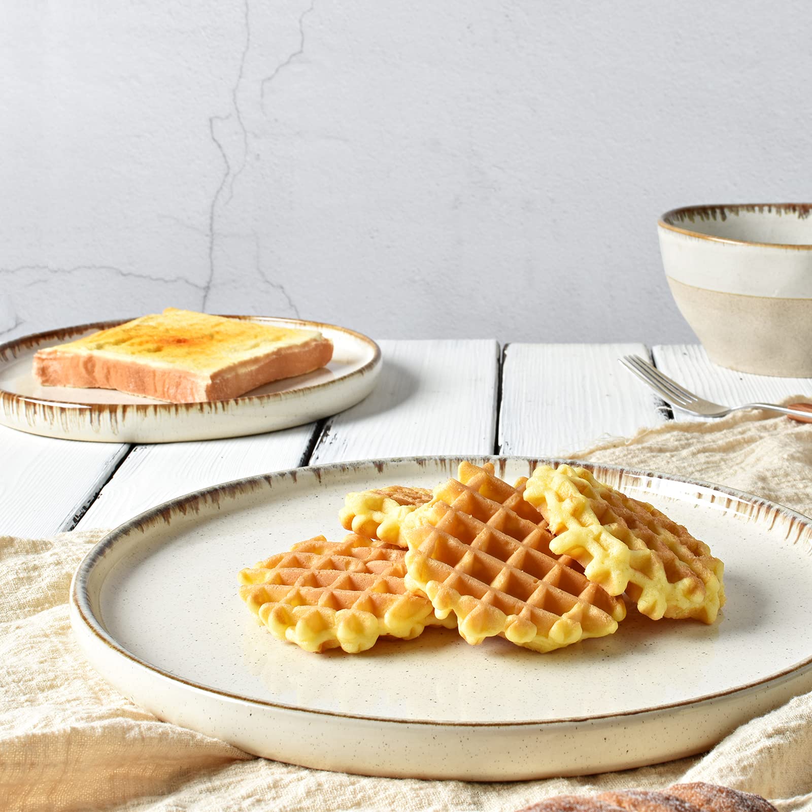 Bosmarlin 4-Piece Ceramic Dinner Plates Set - Stoneware Plates for Salad, Pasta, Dessert - Microwave & Dishwasher Safe - Beige 8.2 Inch - Perfect for Family Dinners, Parties & Restaurant Use