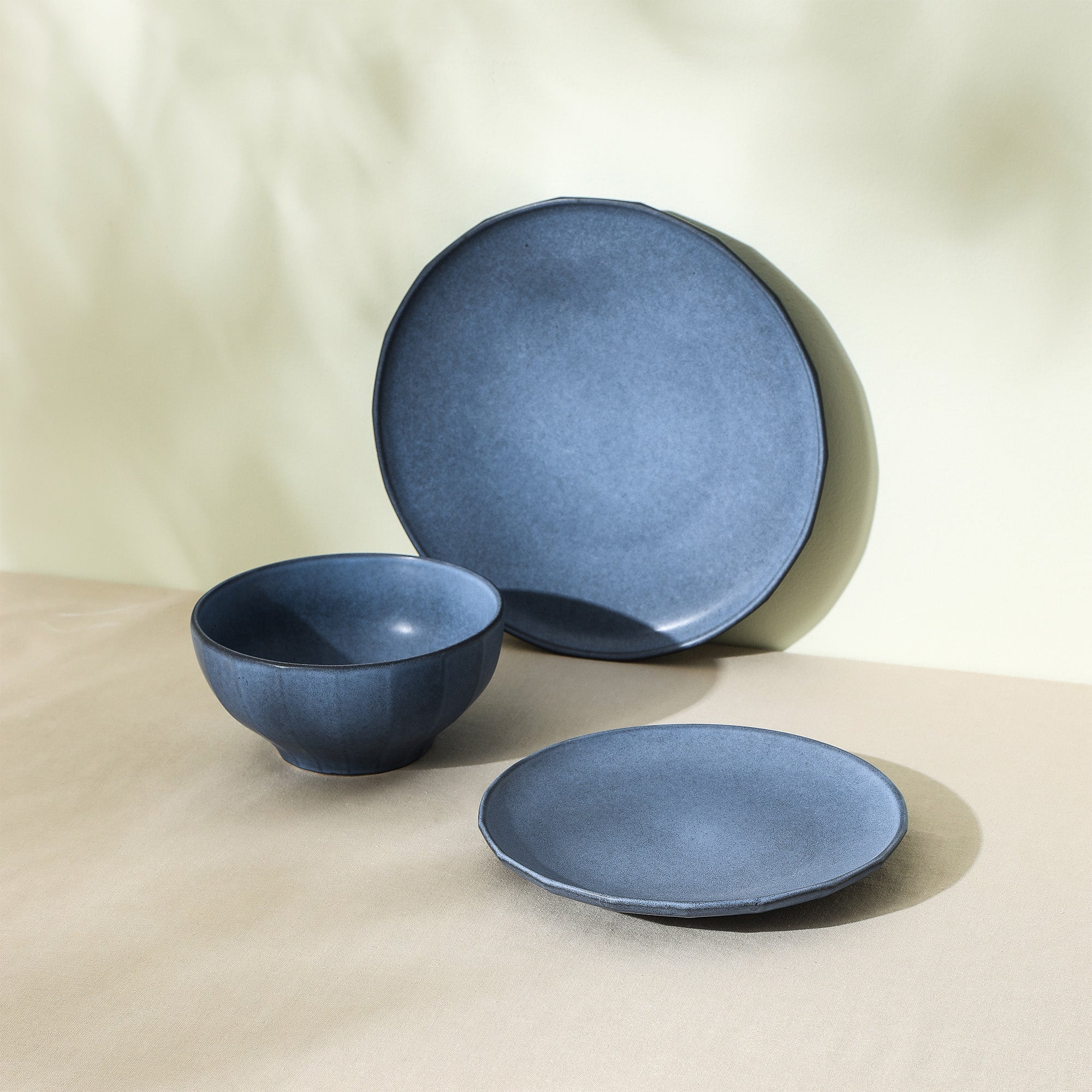 Premium Rio Stoneware Dinnerware Set - 16-Piece Blue Ceramic Plates & Bowls Set for Everyday Dining, Dishwasher & Microwave Safe - Perfect for Family Meals, Dinner Parties & Home Decor
