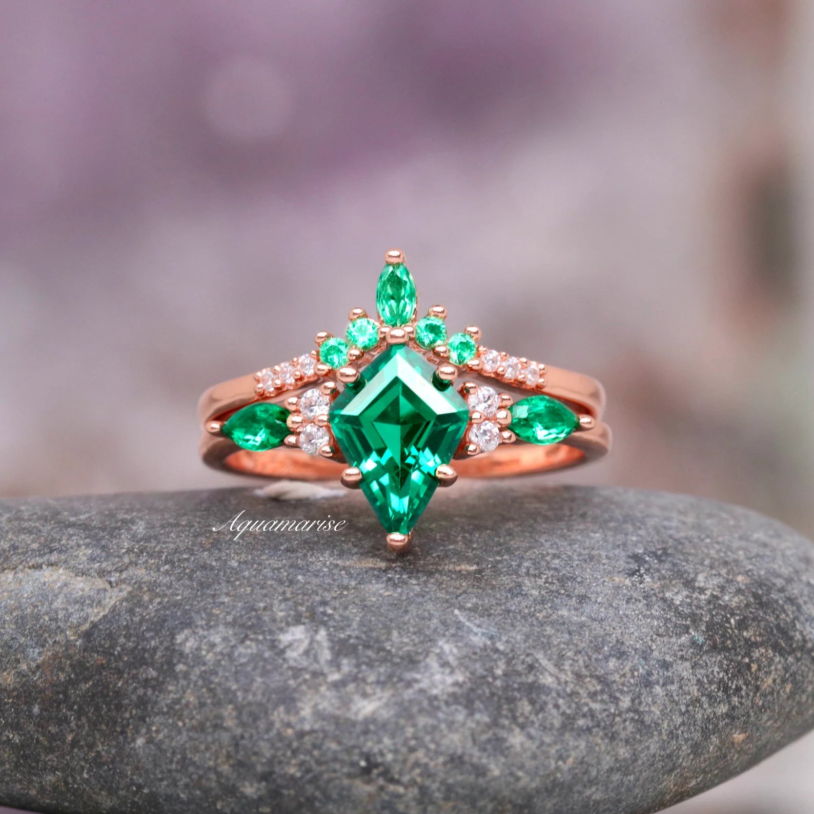 Skye Kite™ Emerald Couple Rings for Women & Men - Matching Wedding Bands, Anniversary Gift for Him & Her - Perfect for Romantic Dates, Proposals, and Special Occasions