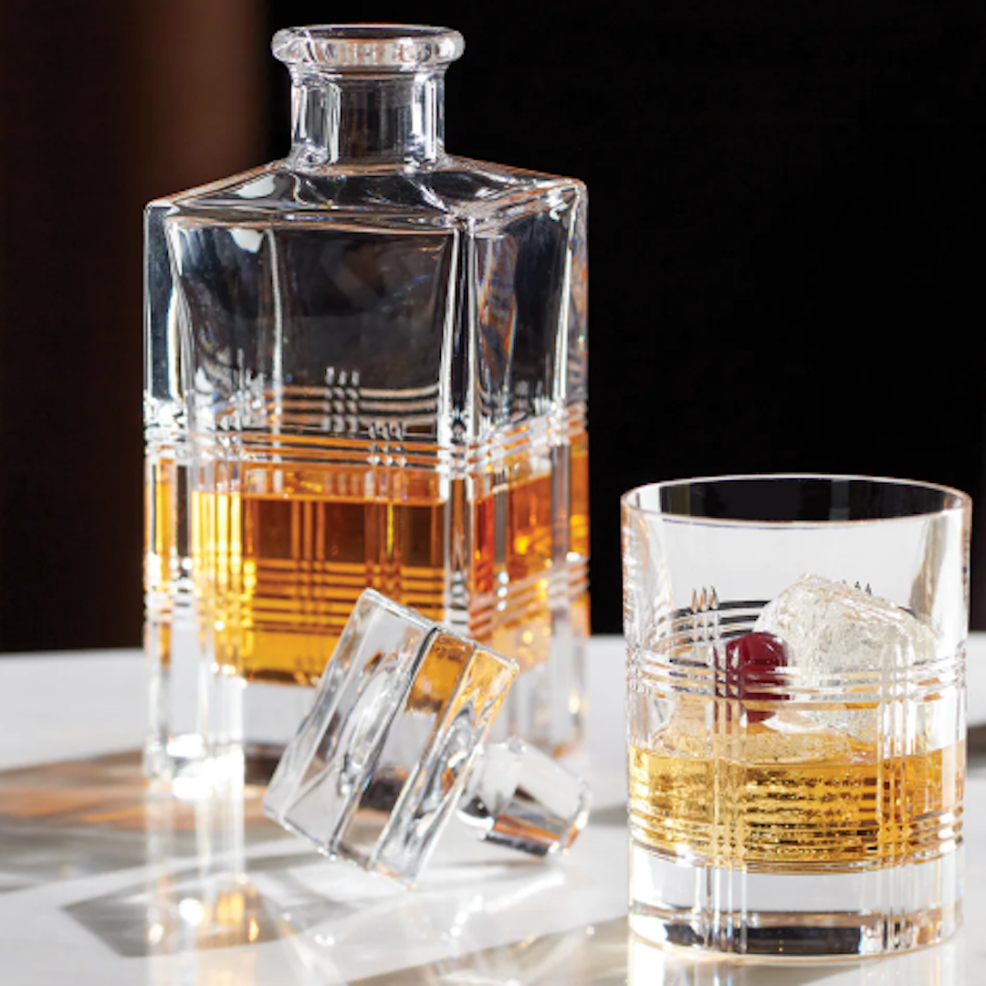 Premium Hudson Etched Crystal Decanter Set - Elegant Glass Liquor Carafe with Stopper - Perfect for Whiskey, Bourbon, Vodka & Wine Gifting, Home Bar & Dinner Parties