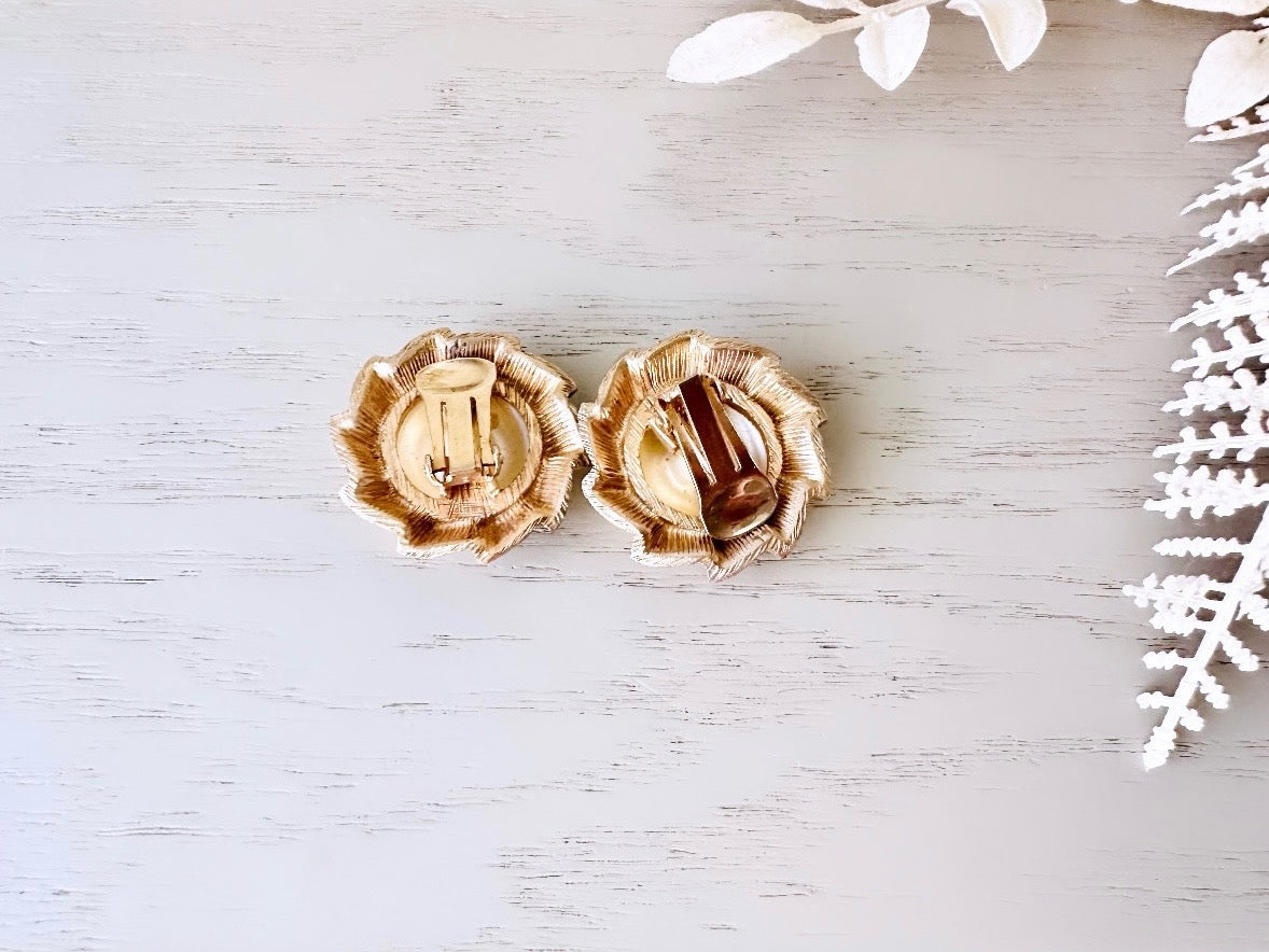 Vintage Pearl Clip On Earrings for Women - Large Brushed Gold Non-Pierced Earrings - Classic Old Hollywood Style Jewelry - Perfect for Weddings, Parties & Special Occasions
