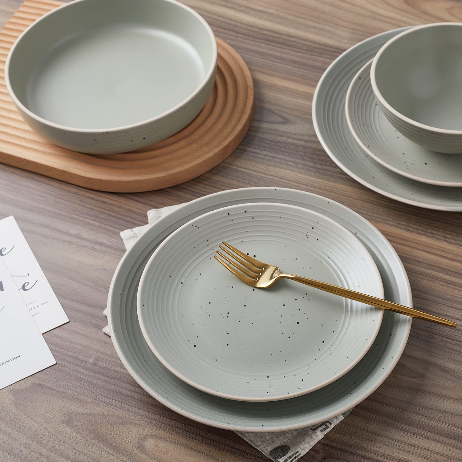 Lauren Modern Stoneware 32-Piece Round Dinnerware Set - Plates & Bowls for 8, Green | Elegant Stoneware Dinner Set for Family Gatherings, Dinner Parties & Everyday Use