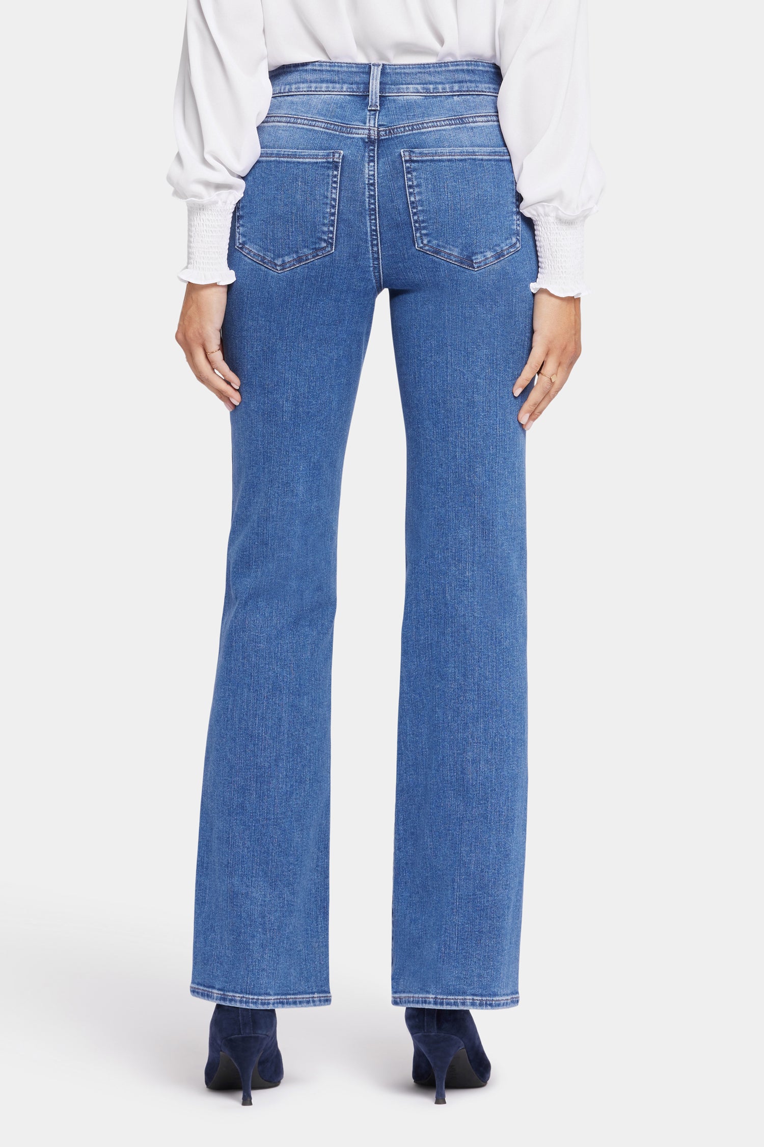 Blake Slim Flared Jeans for Petite Women - Stretchy Denim Pants with Flattering Fit | Perfect for Casual Wear & Night Out