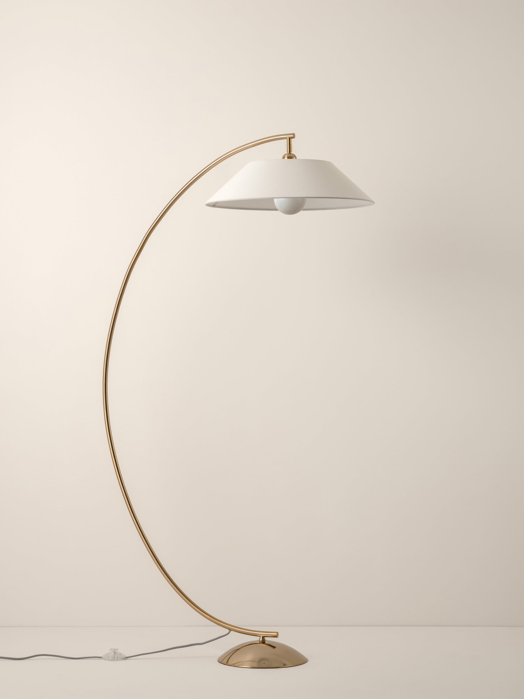 Modern Arc Floor Lamp with Brass Finish & Natural Linen Shade - Elegant Living Room Lighting for Home Decor & Reading Nook