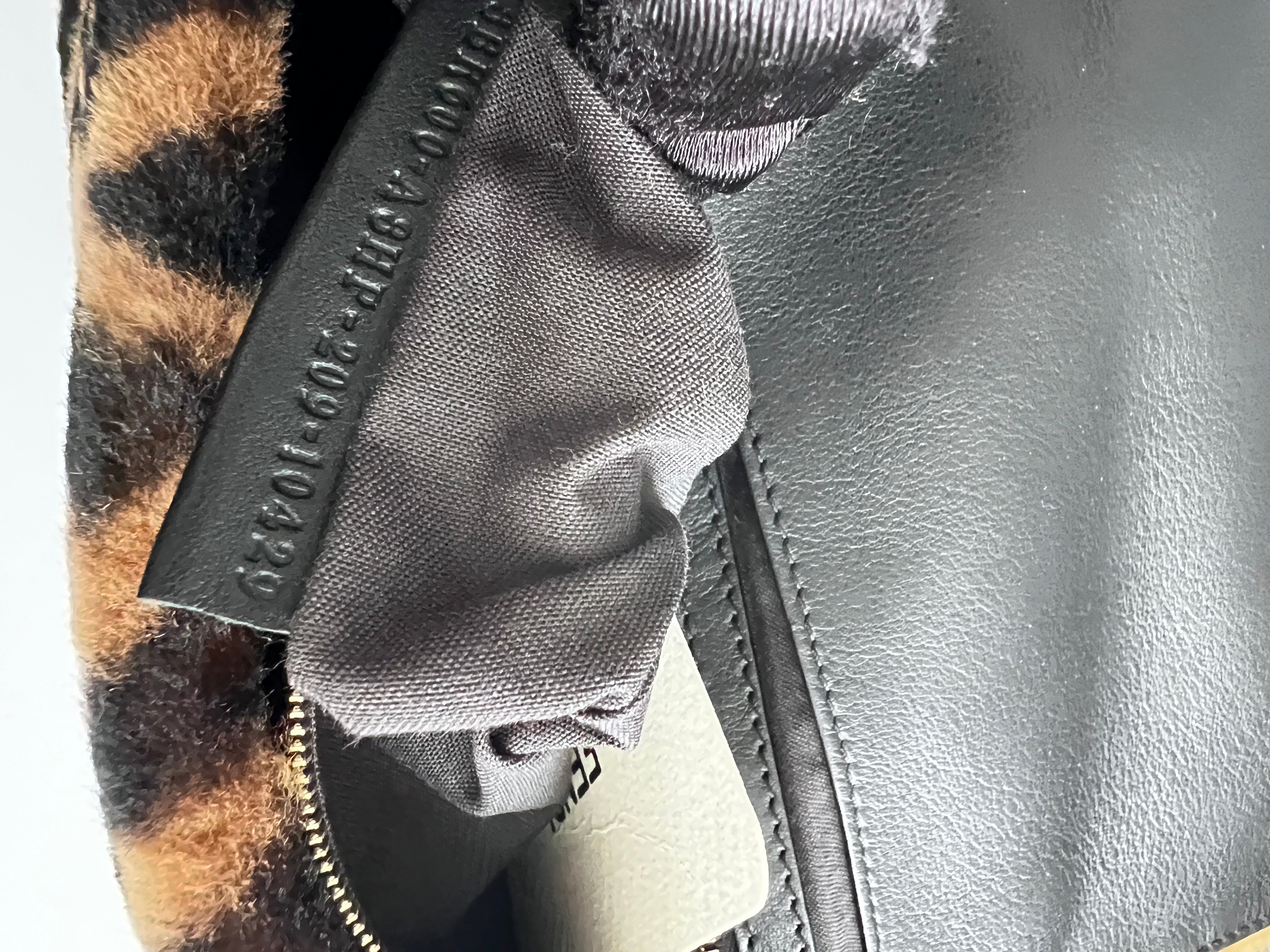 Fendi FF Shearling Baguette Bag - Vintage Style Leather Shoulder Bag for Women | Luxury Designer Handbag for Everyday Use, Parties & Travel