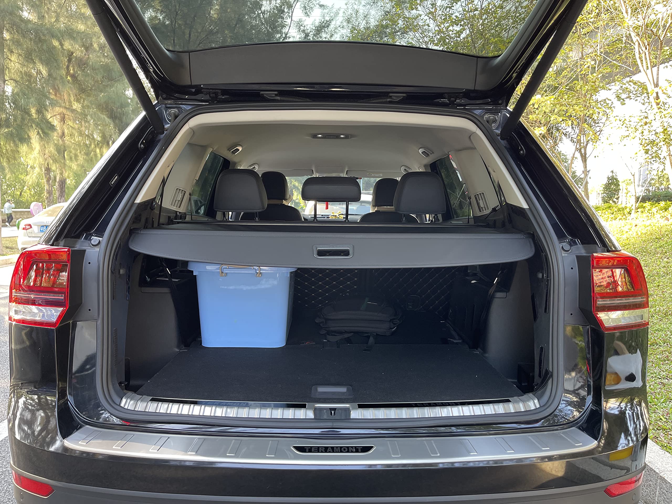 Vesul Retractable Rear Trunk Cargo Cover for VW Atlas 2018-2025 | Security Shade & Privacy Screen | Anti-Peeping Luggage Protector with Bonus Canvas Cover (Excludes Cross Sport Models) | Perfect for Road Trips, Grocery Hauling & Secure Storage