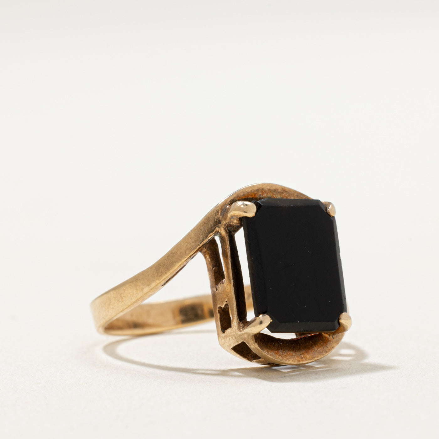 10K Yellow Gold Onyx Bypass Ring for Women - 1.40ct Genuine Black Onyx Gemstone - Size 5.25 - Elegant Stackable Ring for Everyday Wear, Anniversary Gifts & Special Occasions