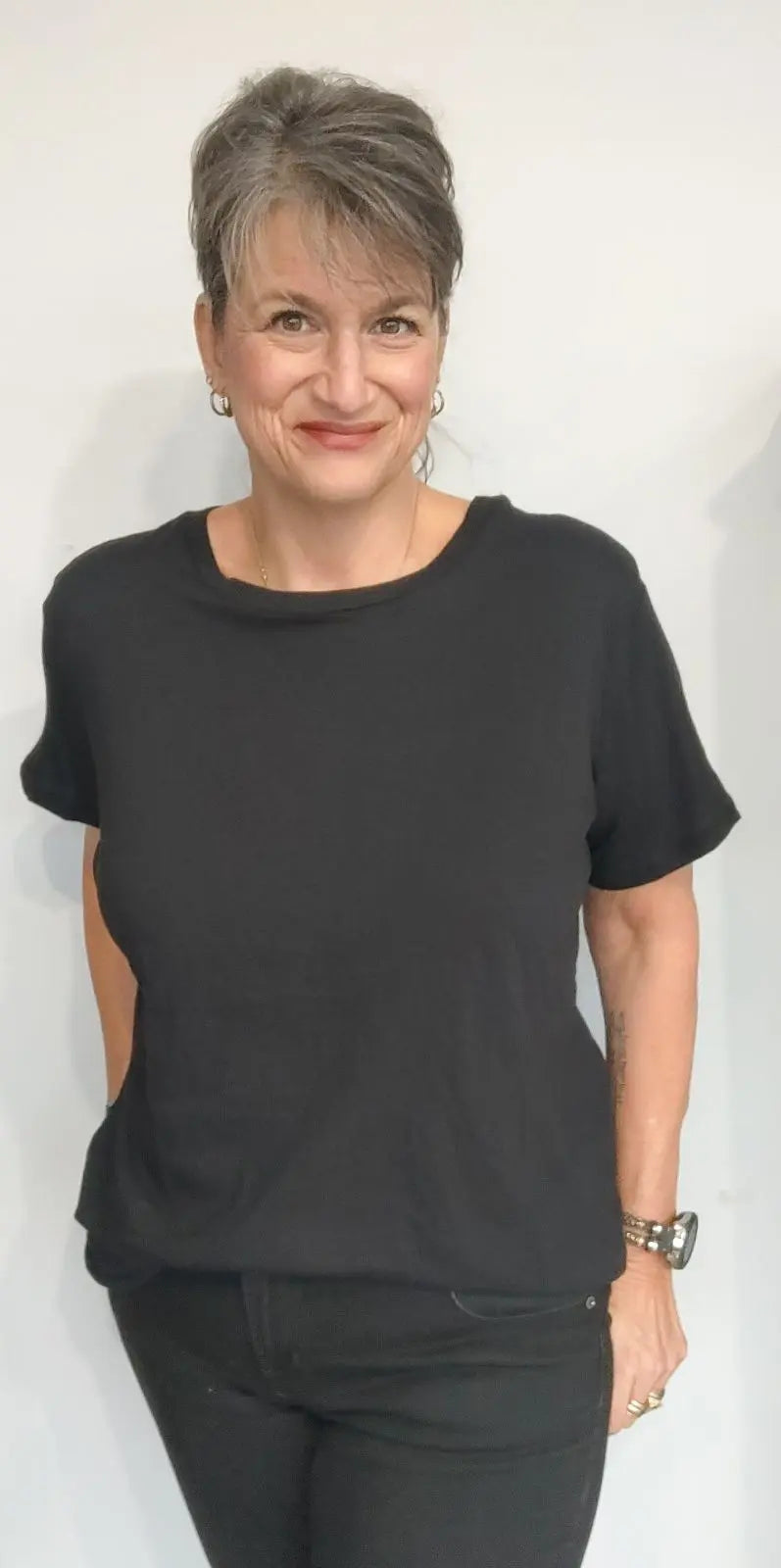 Stylish Black Boyfriend T-Shirt for Women - Oversized Comfort Fit Tee - Perfect for Casual Wear, Layering & Everyday Outfits