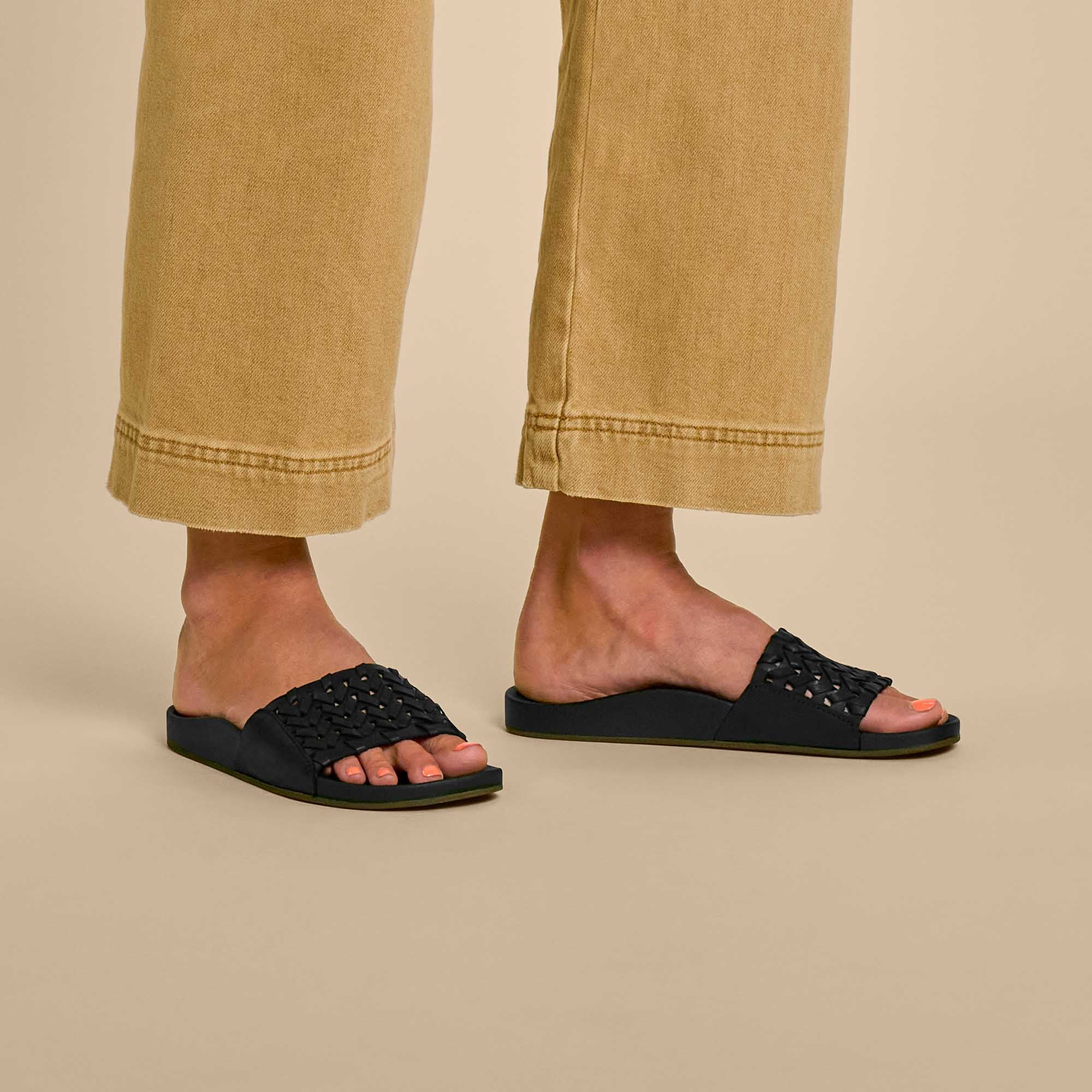 Kamola Women's Leather Slide Sandals - Black | Comfortable Summer Casual Shoes for Beach, Pool & Home Wear
