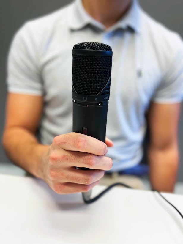 Professional M10C Condenser Microphone - Studio Recording, Podcasting & Live Streaming - Crystal Clear Audio for Content Creators