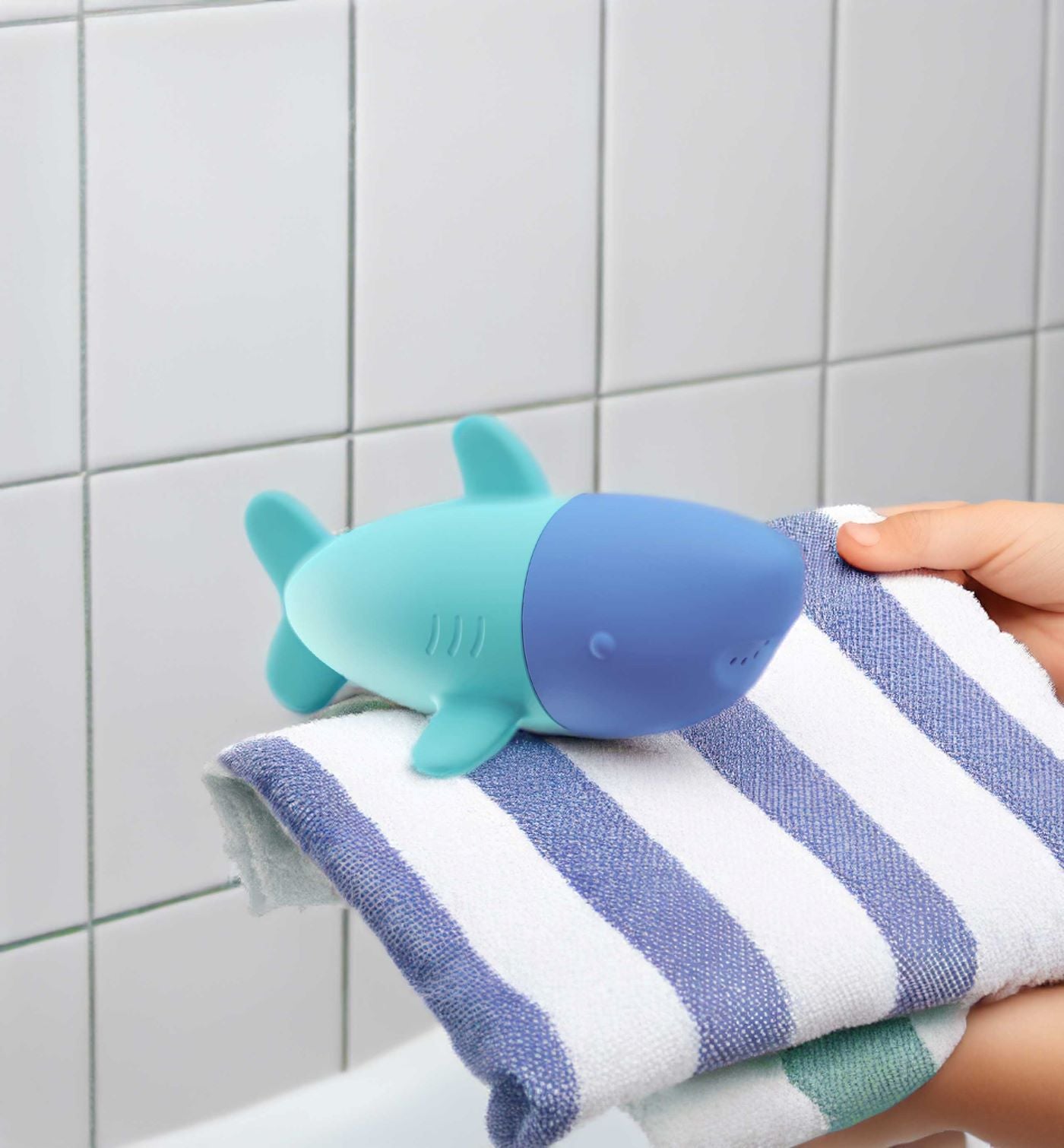 Squeezi Silicone Shark Bath Toy for Kids - Fun & Safe Bathtime Play - Perfect for Toddlers, Infants & Baby Showers - Encourages Sensory Development & Water Play