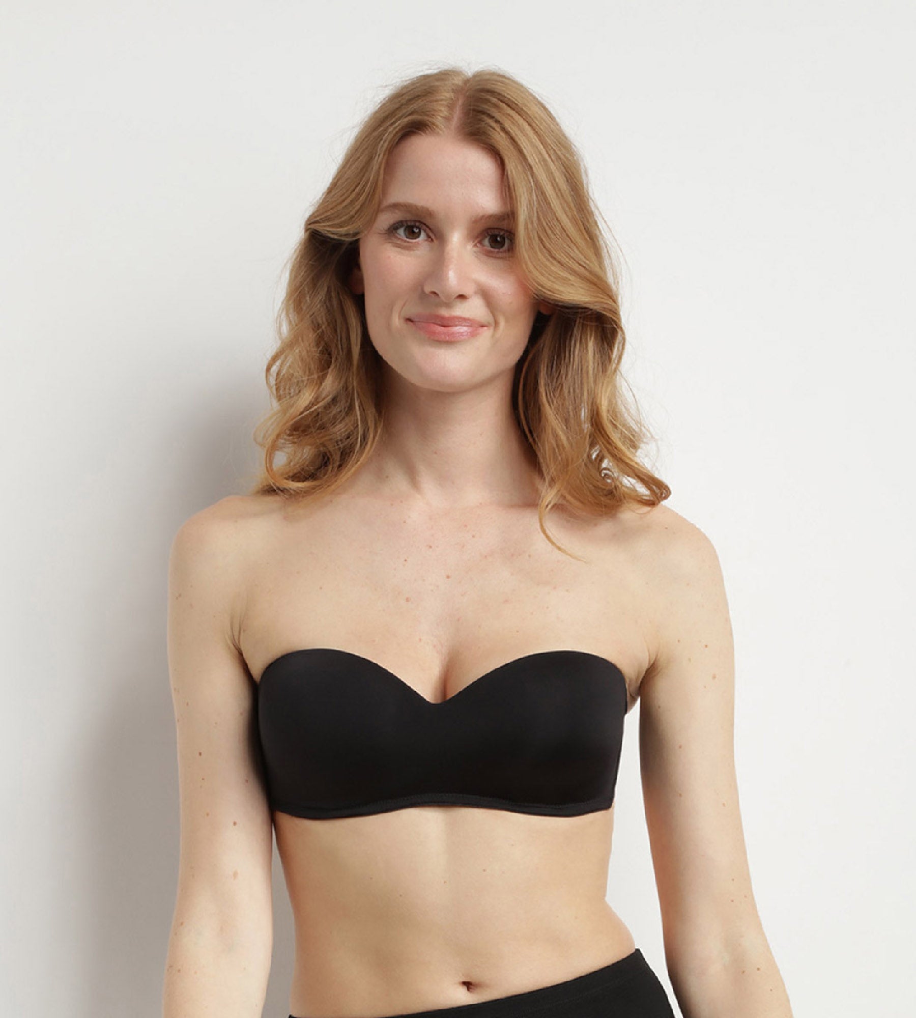 InvisiFree Seamless Wireless Bandeau Bra for Women - Black | Comfortable Strapless Support for Yoga, Workout & Everyday Wear