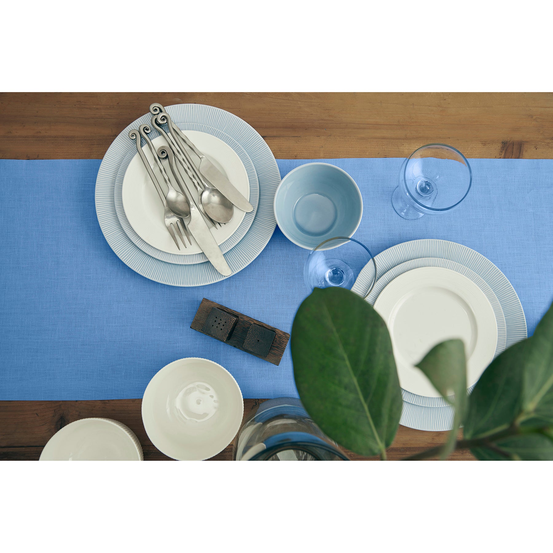 Elegant Fete Table Runner for Weddings, Parties & Events - Premium Decorative Dining Table Cloth for Home Decor & Special Occasions