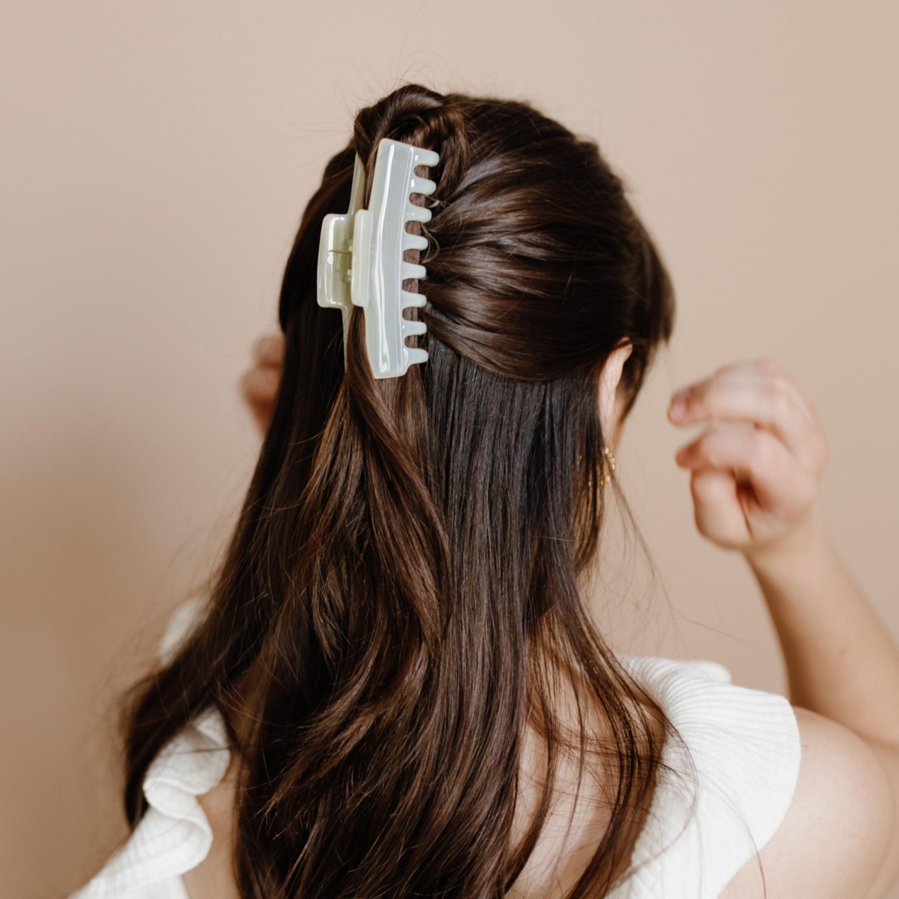 Daisy Hair Clips for Women - Fashion Floral Hairpins for Girls, Boho Hair Accessories for Parties, Weddings, and Everyday Style