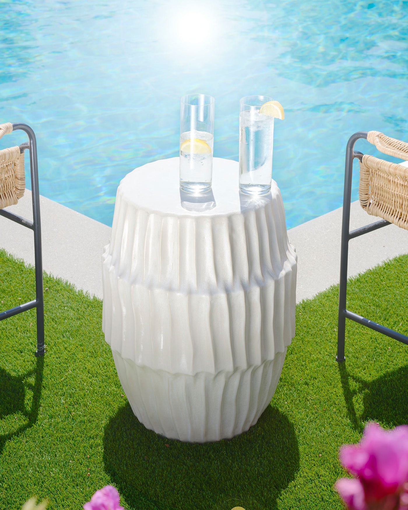 Modern White Algae Side Table - Minimalist End Table for Living Room, Bedroom & Office - Perfect for Small Spaces & Home Decor
