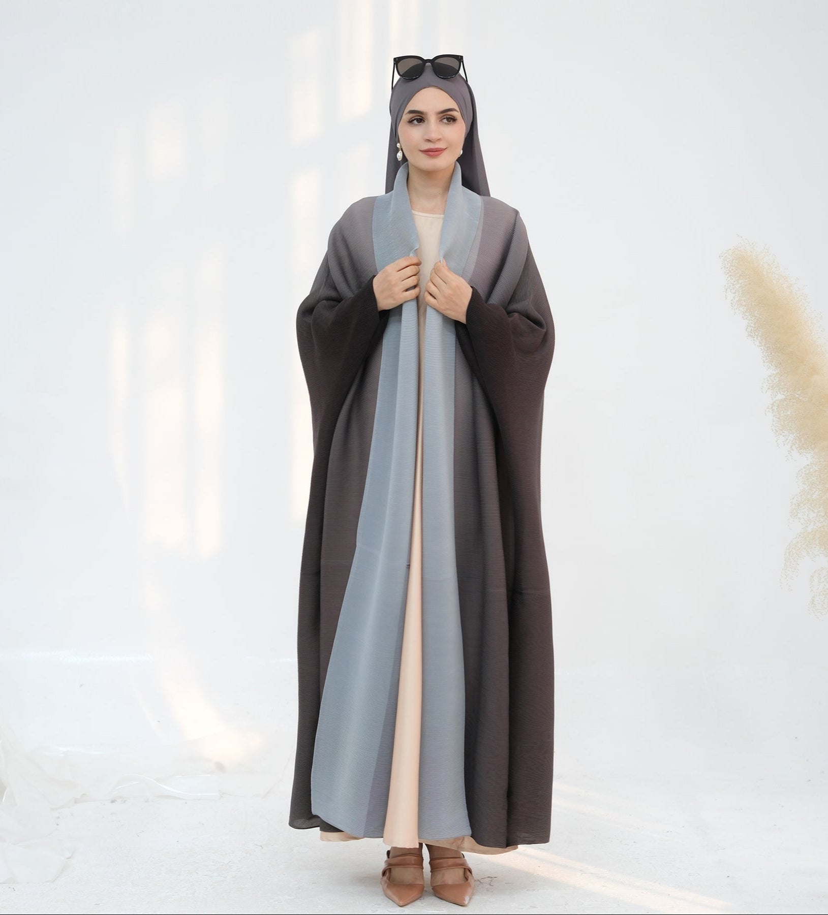 Elegant Brown Pleated Ombre Kimono Open Abaya for Women - Boho Chic Loose Cover Up for Beach, Party & Special Occasions