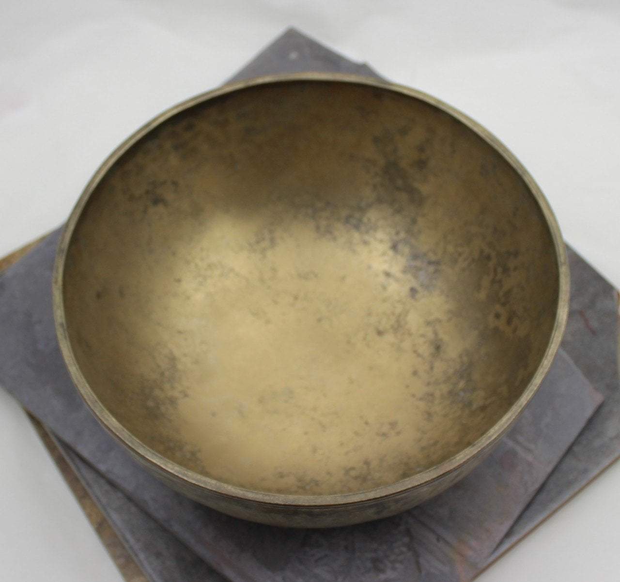 9 Inch Singing Bowl G4 390Hz - Handcrafted Tibetan Meditation Bowl for Sound Healing, Yoga & Relaxation - Perfect for Mindfulness, Therapy, and Spiritual Practices