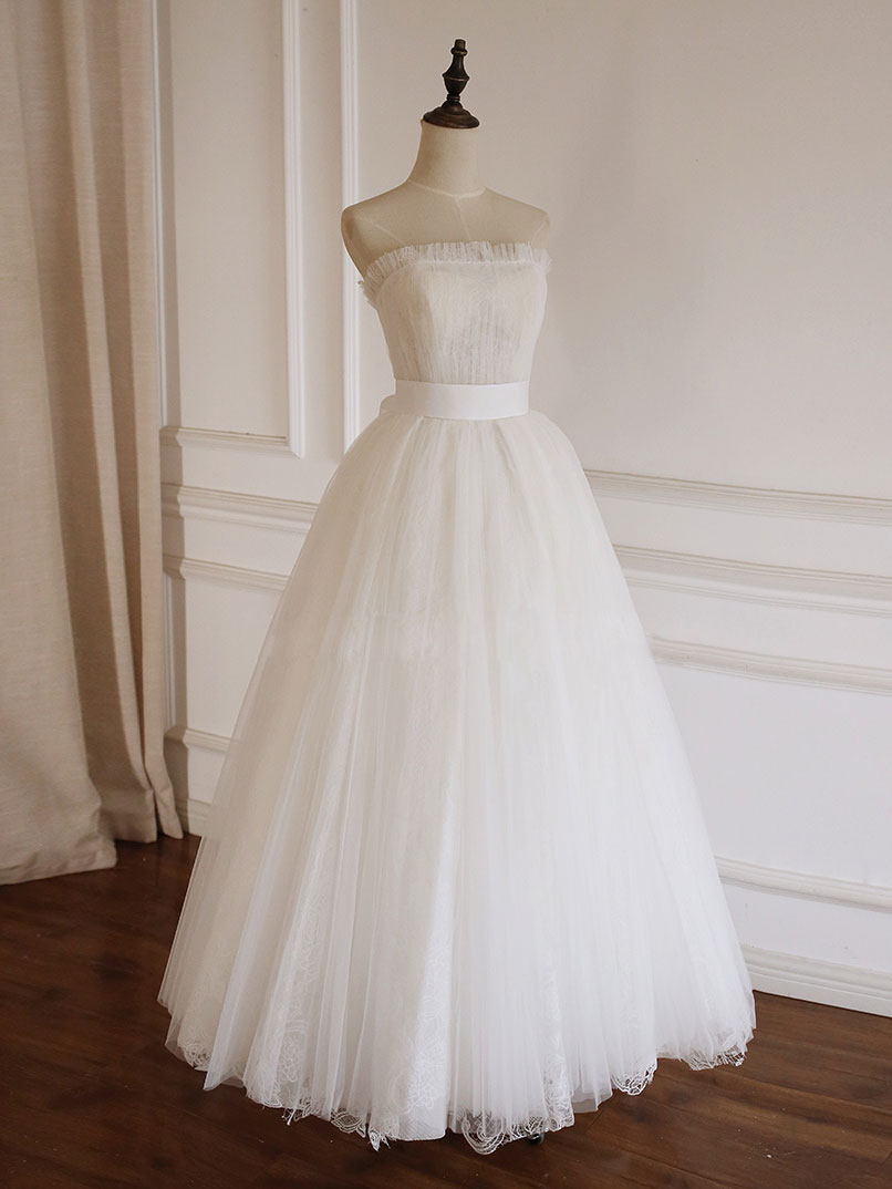 Elegant White Lace Tea Length Prom Dress - Tulle Bridesmaid Gown for Weddings, Parties & Formal Events