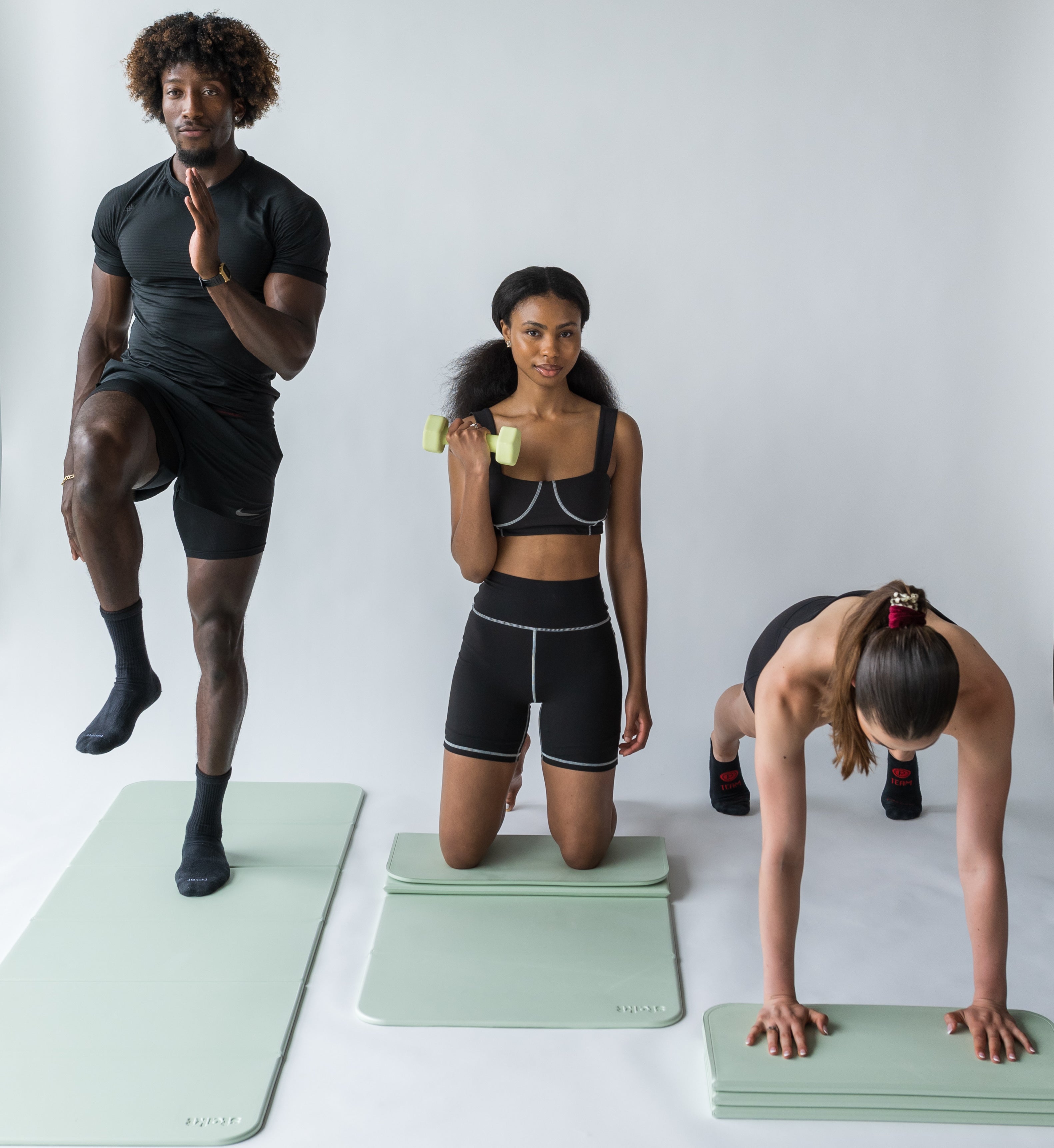 Premium Non-Slip Yoga Mat with Alignment Lines - Extra Thick & Eco-Friendly for Home Workouts, Pilates & Meditation - Ideal for Hot Yoga & Gym Use