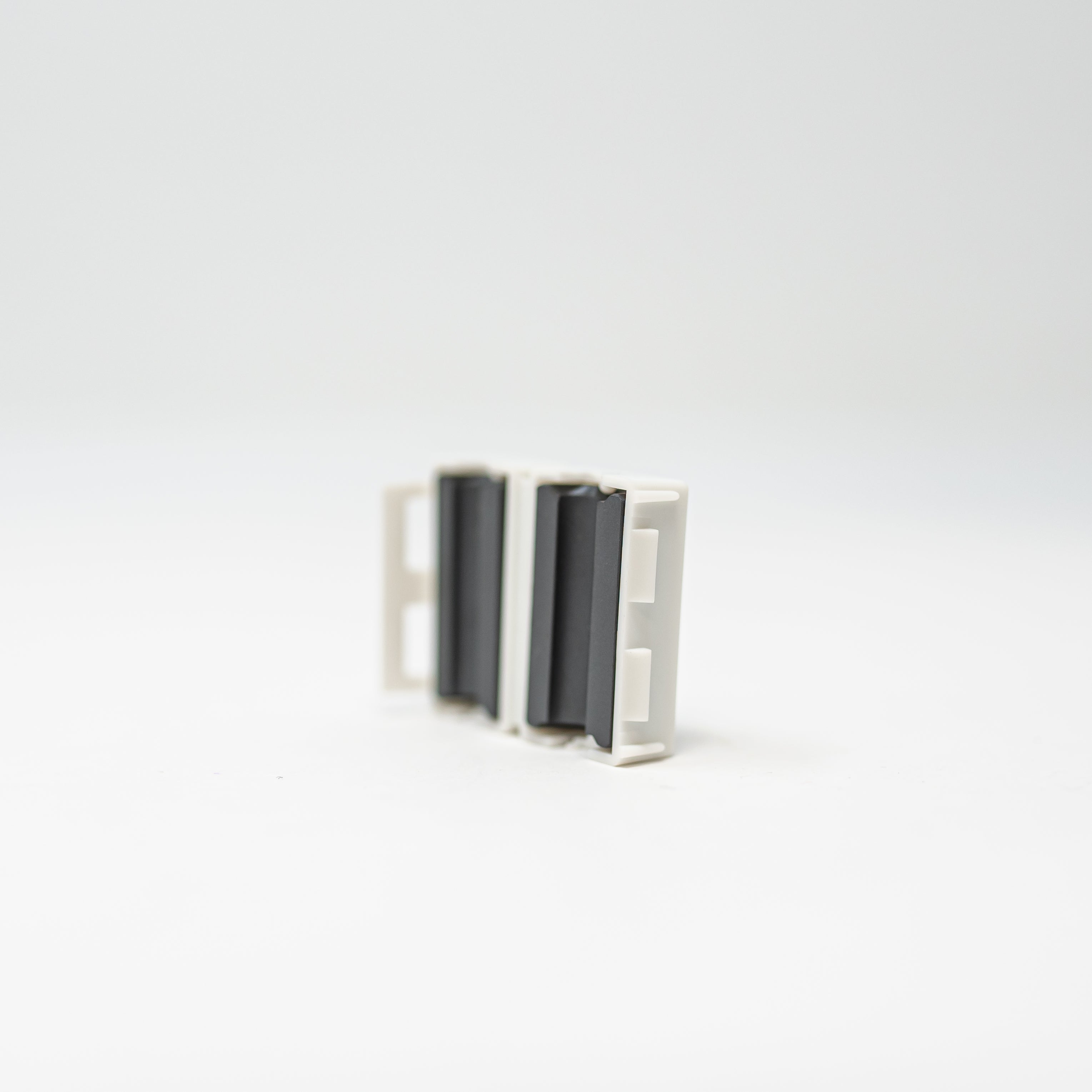 High-Quality Clamp-On Ferrite Bead Inductor for EMI/RFI Noise Suppression - Perfect for Electronics, Cables & Power Supplies