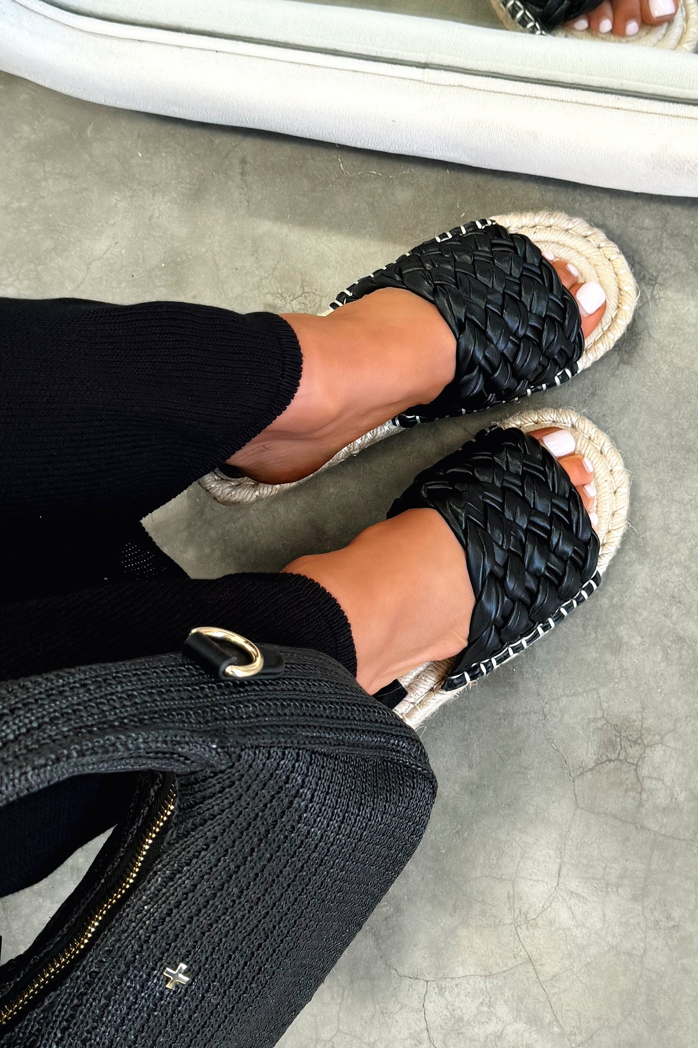 Premium Maldives Slides for Men & Women - Comfortable Black Beach Sandals for Summer, Pool, and Vacation - Ideal for Outdoor, Travel, and Relaxation