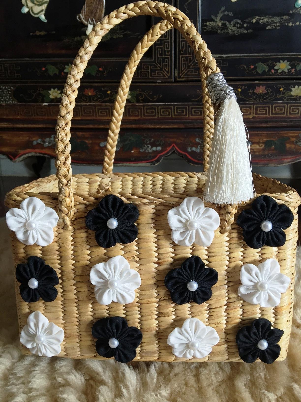 Handwoven Straw Beach Tote Bag with Floral Design - Medium Size Eco-Friendly Woven Basket for Women - Perfect for Picnics, Shopping, and Summer Outings