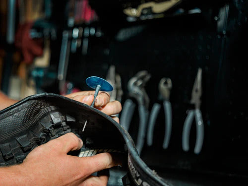 Lezyne Tubeless Pro Plugs - Premium Bike Tire Repair Kit for Quick & Easy Puncture Fixes - Perfect for Mountain Biking, Road Cycling & Commuting
