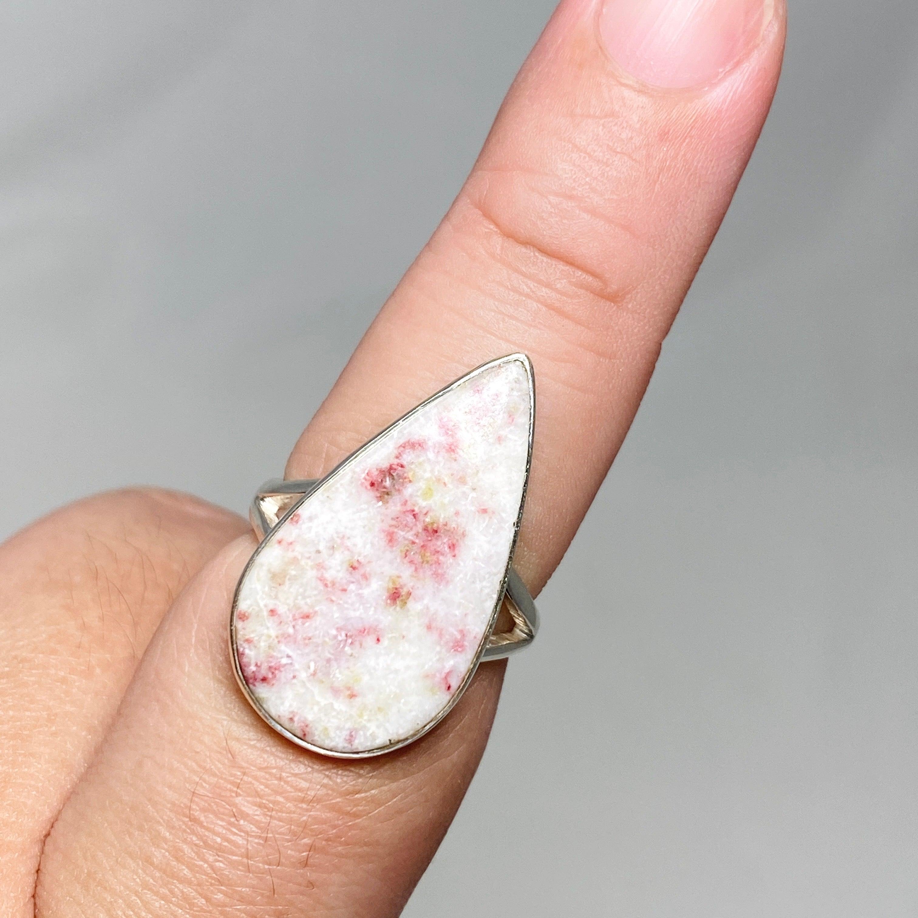 Cinnabar Teardrop Split Band Ring Size 9 KRGJ3175 - Elegant Handmade Jewelry for Women, Perfect for Weddings, Parties & Special Occasions