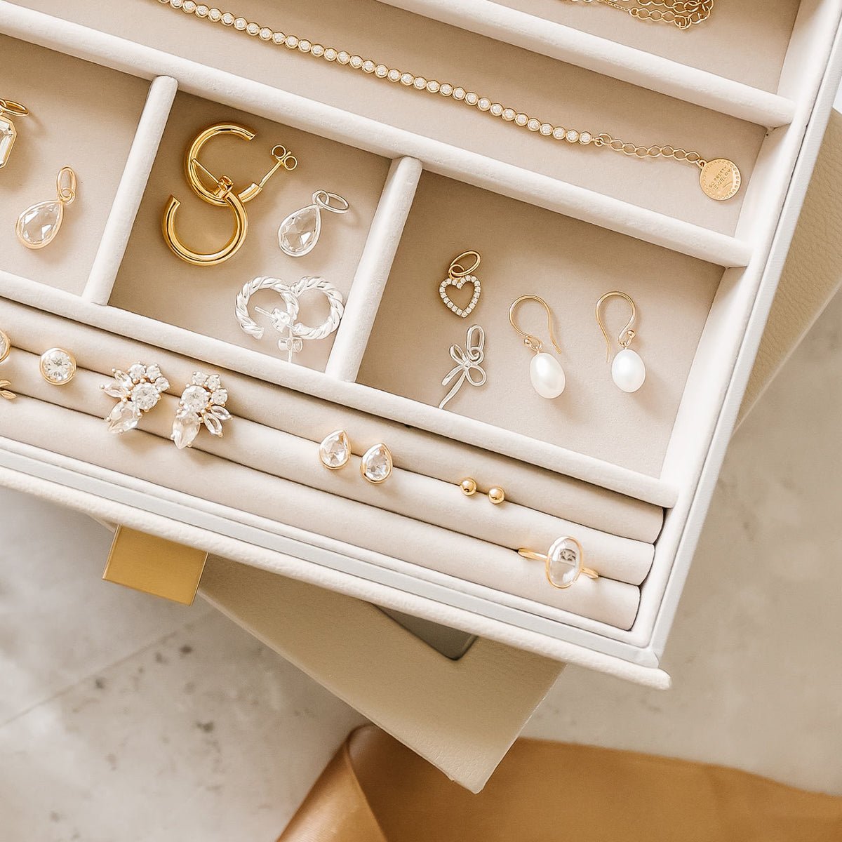 FRAICHE IRENE Baroque Pearl Earrings in Gold - Elegant Vintage Style Jewelry for Women, Perfect for Weddings, Parties & Special Occasions