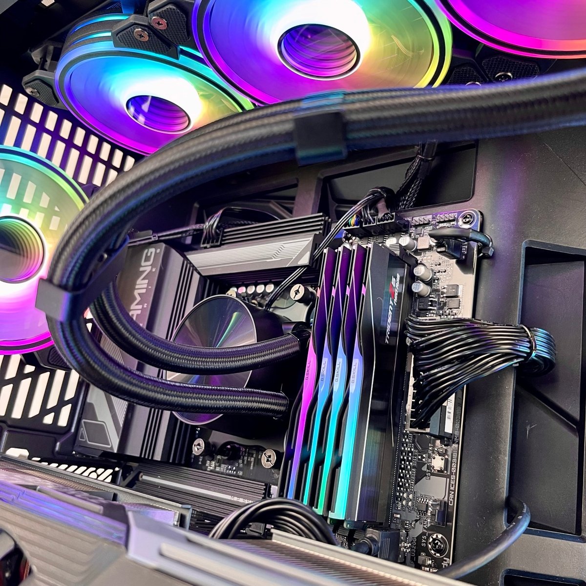 Best iGaming Laptops with Intel Core i7/i9 & Ultra 7/9 Processors | NVIDIA RTX 40/50 Series & AMD Radeon RX 9070/9070 XT GPUs | Lenovo Y70 Touch Pro - Ultimate Gaming & Streaming Performance for Esports & Content Creation