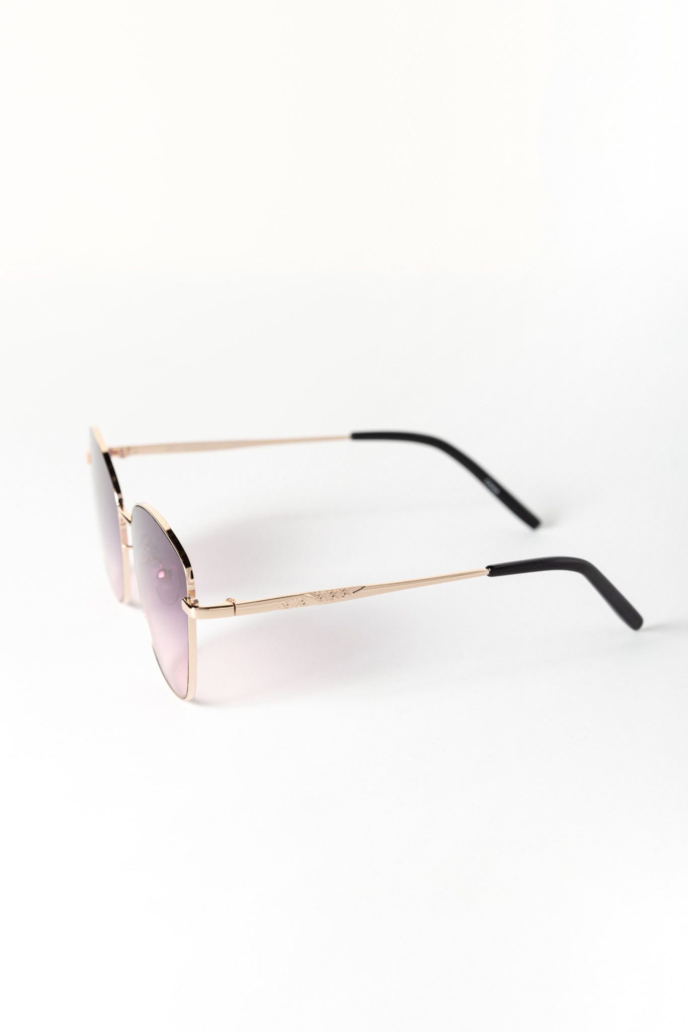 Stylish Metal Rimmed Butterfly Sunglasses for Women - UV Protection, Retro Fashion Shades for Outdoor, Beach & Driving