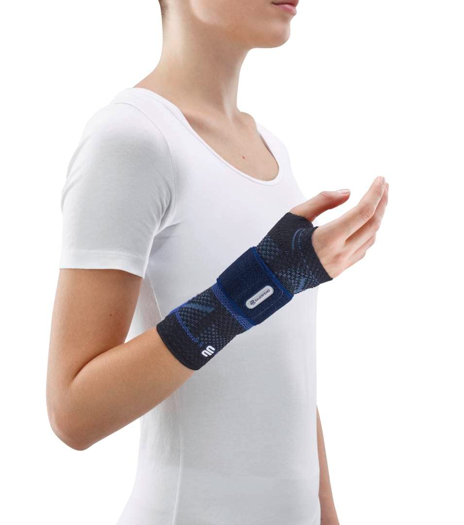 Bauerfeind ManuTrain Wrist Brace - Adjustable Support for Carpal Tunnel, Arthritis & Tendonitis - Right Hand, Black, Size 1 - Ideal for Typing, Sports & Daily Activities