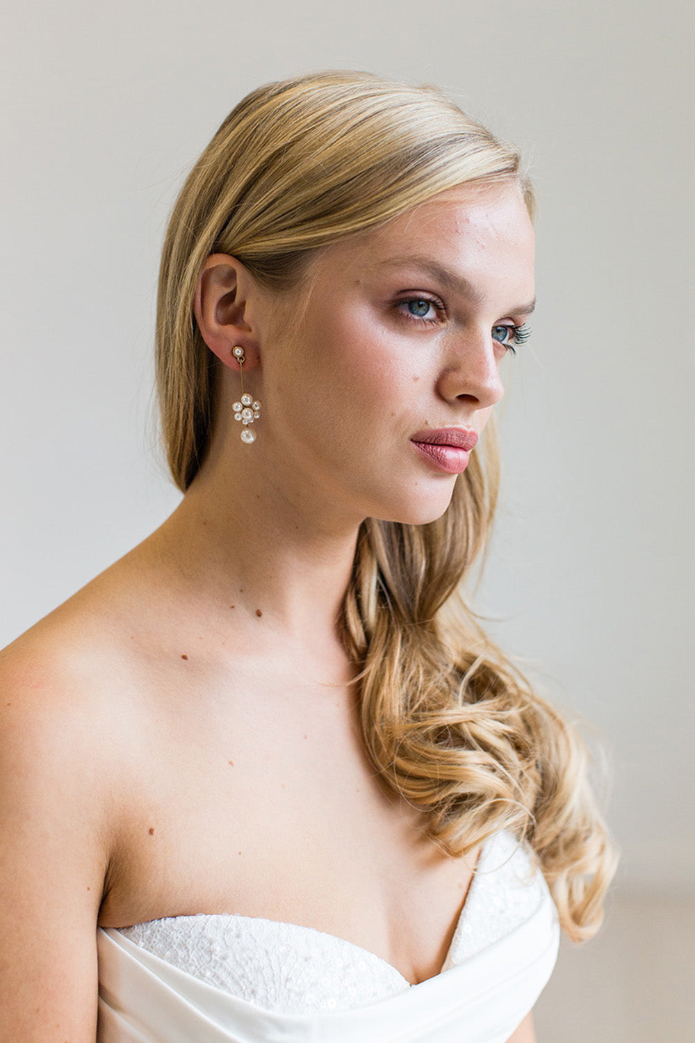 Stylish CASSIUS EARRINGS for Women - Trendy Gold Hoop Earrings for Everyday Wear - Perfect for Office, Party & Date Night Outfits