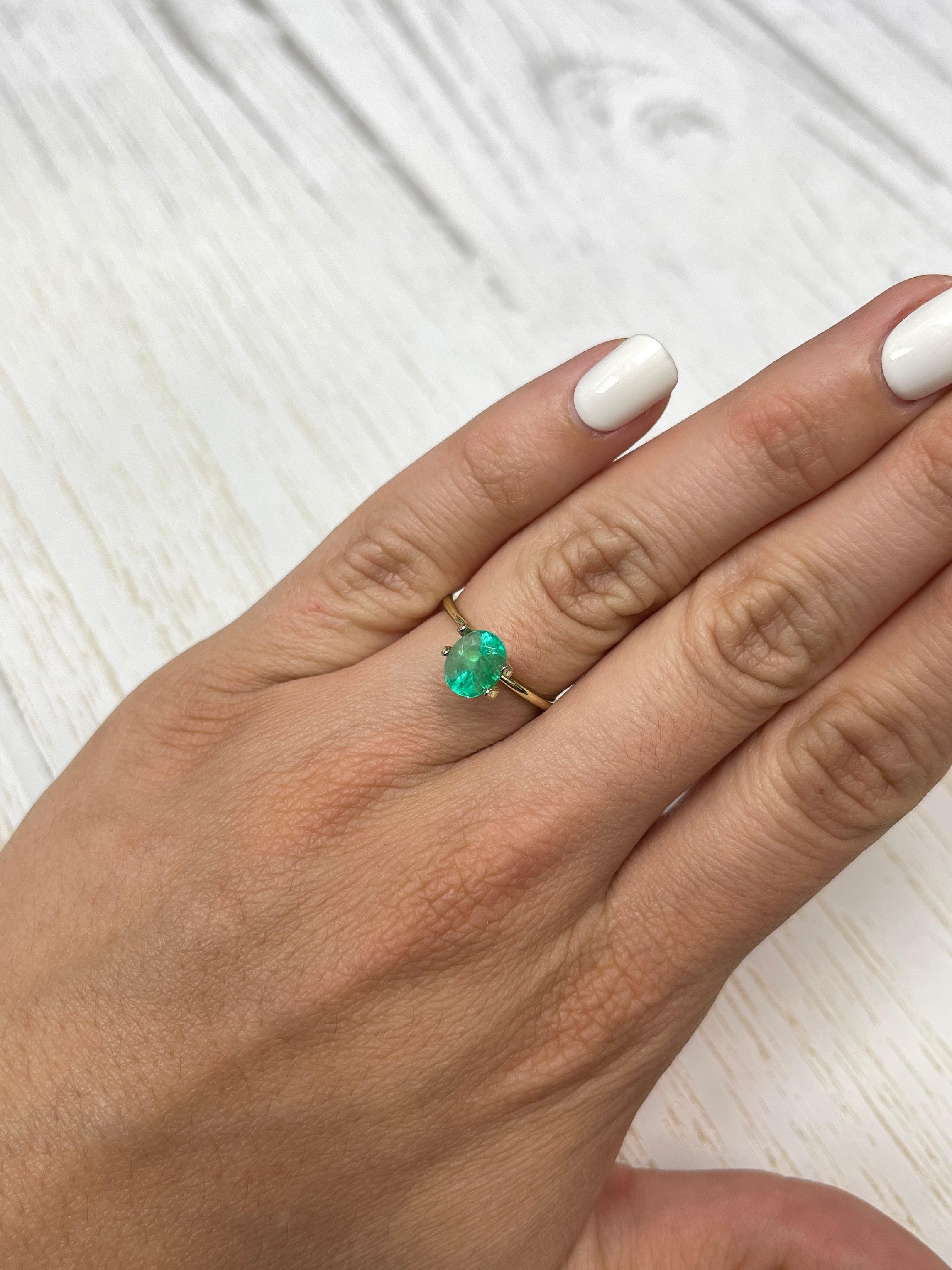 1.55 Carat Light Spring Green Natural Loose Colombian Emerald Oval Cut Gemstone for Jewelry Making, Engagement Rings & Fine Collections - Perfect for Birthstone Gifts & Luxury Accessories
