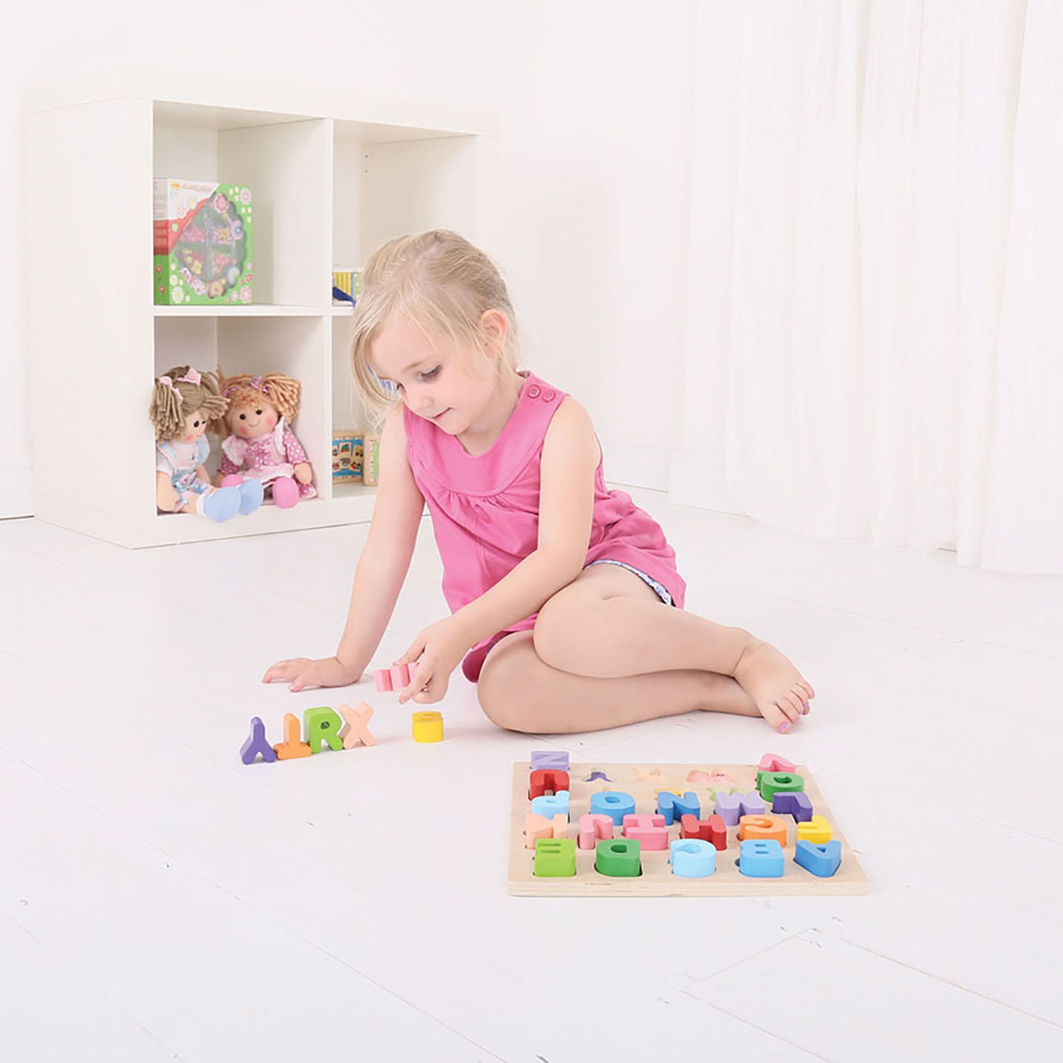 Bigjigs Toys Chunky Alphabet Puzzle - Uppercase Letters, Bright Colors, Wooden ABC Learning Toy for Toddlers - Perfect for Preschool Education & Early Childhood Development