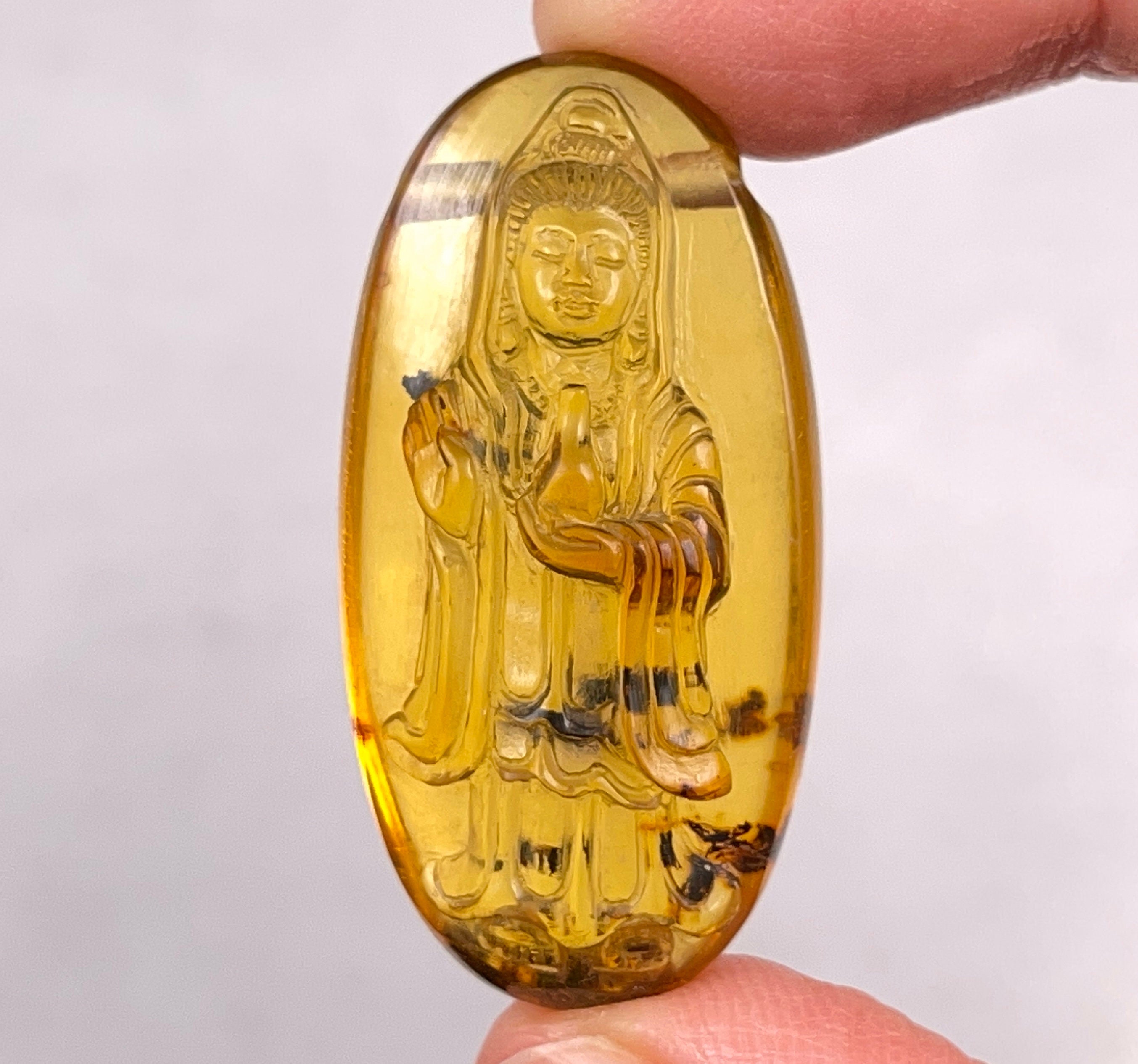 AMBER Crystal Kuan Yin Statue - Hand Carved Healing Crystal Sculpture for Home Decor, Feng Shui Gift & Spiritual Healing | Perfect for Meditation Spaces, Housewarming Presents & Positive Energy