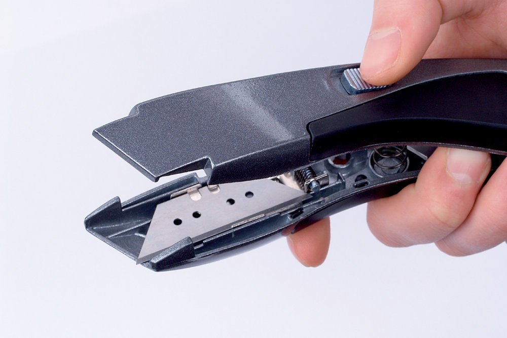 Retractable Blade Utility Knife - Heavy Duty Trapezium Blade for Cutting Boxes, Carpentry & DIY Projects | Sharp & Durable Craft Knife
