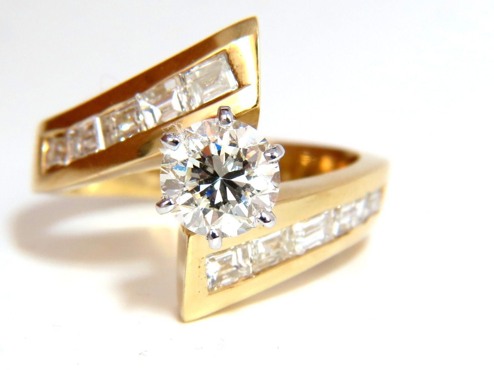 2.06CT GIA Certified Round Diamond Crossover Ring with Baguettes in 14KT Gold - VVS Clarity for Engagement, Wedding & Special Occasions