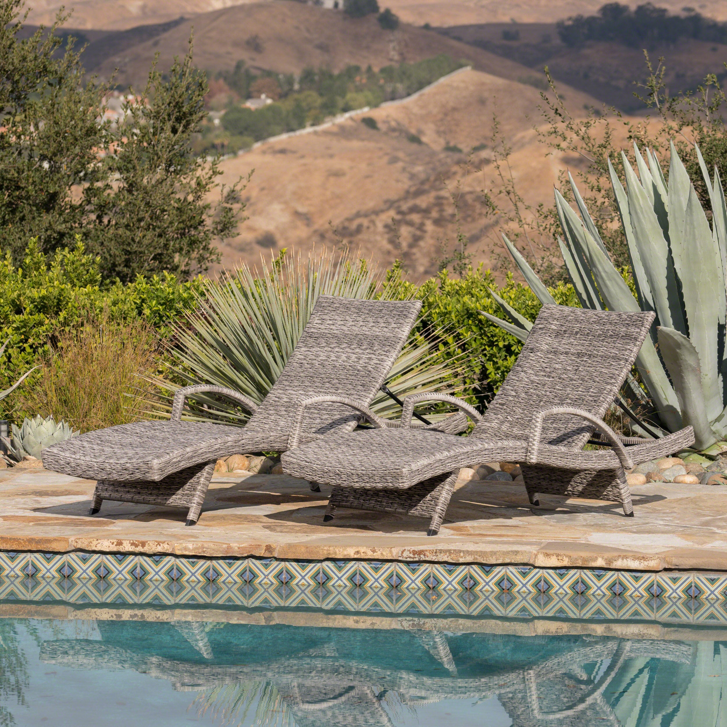 CRETE WICKER CHAISE LOUNGE - Outdoor Patio Furniture with Cushion - Perfect for Poolside, Garden, and Backyard Relaxation
