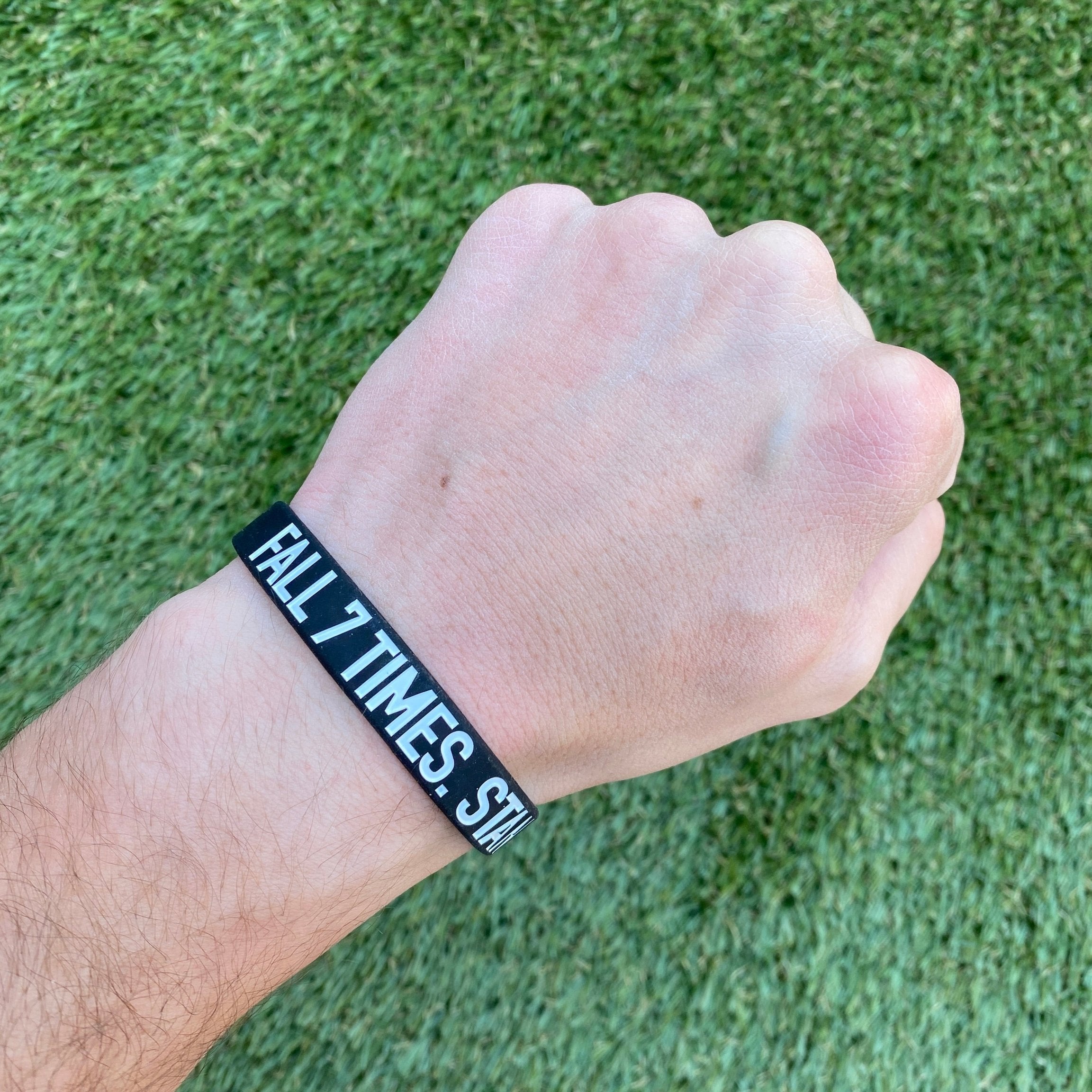 Fall 7 Times Stand Up 8 Motivational Wristband - Inspirational Silicone Bracelet for Men & Women - Perfect for Gym, Workout, Sports & Daily Encouragement