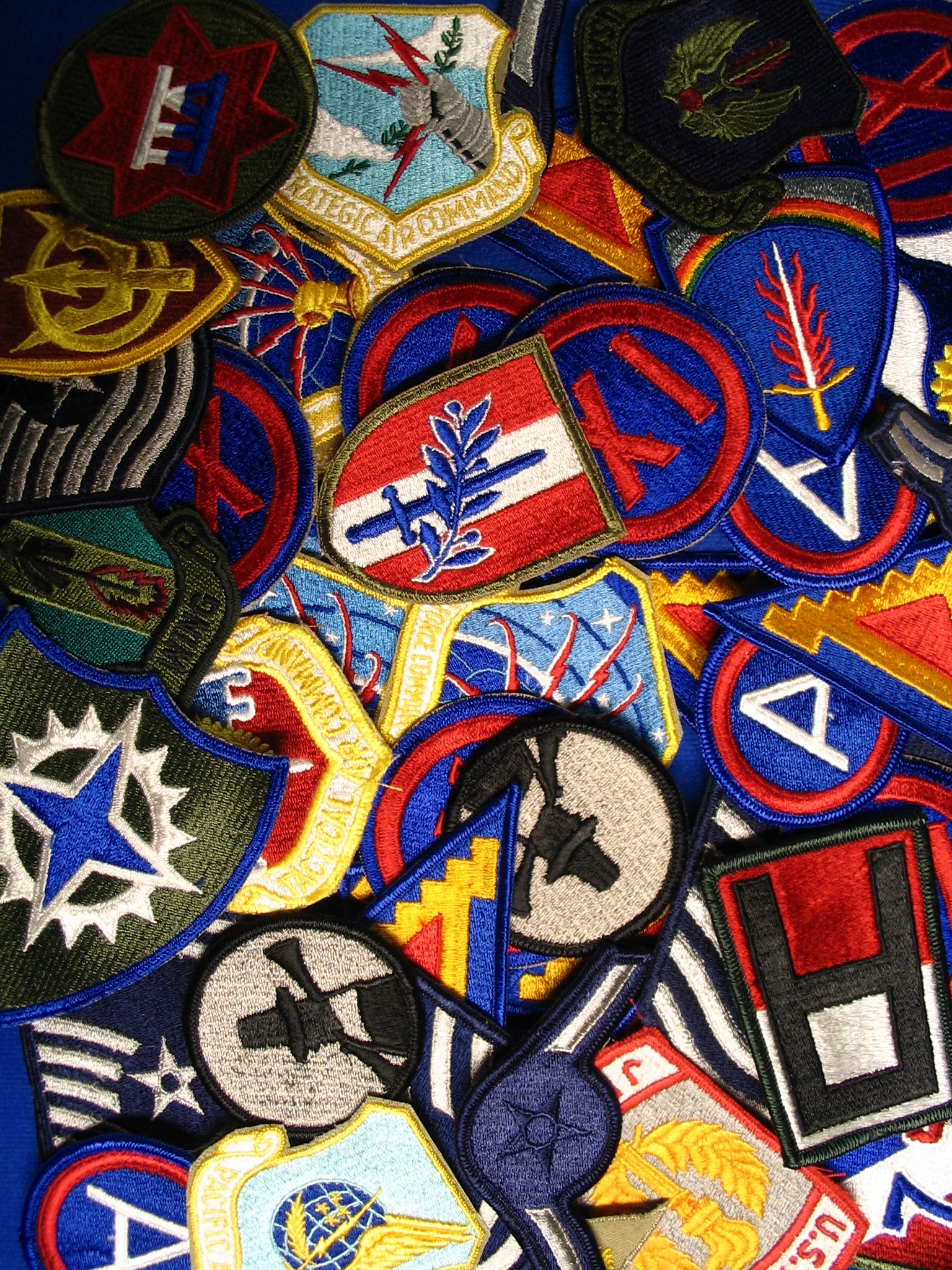 50 US Army & Air Force Military Patches - Assorted Military Badges for Collectors, Uniforms & Tactical Gear - Perfect for Veterans, Reenactments & DIY Projects