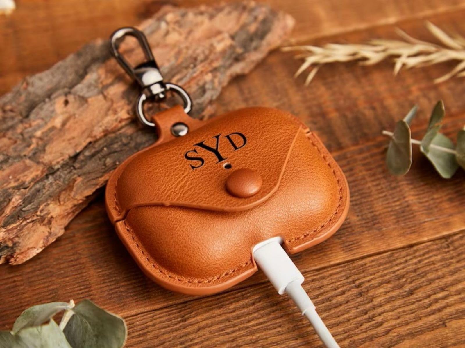 Custom Engraved Leather AirPods 1/2/3 Pro Case - Gift for Men & Mom