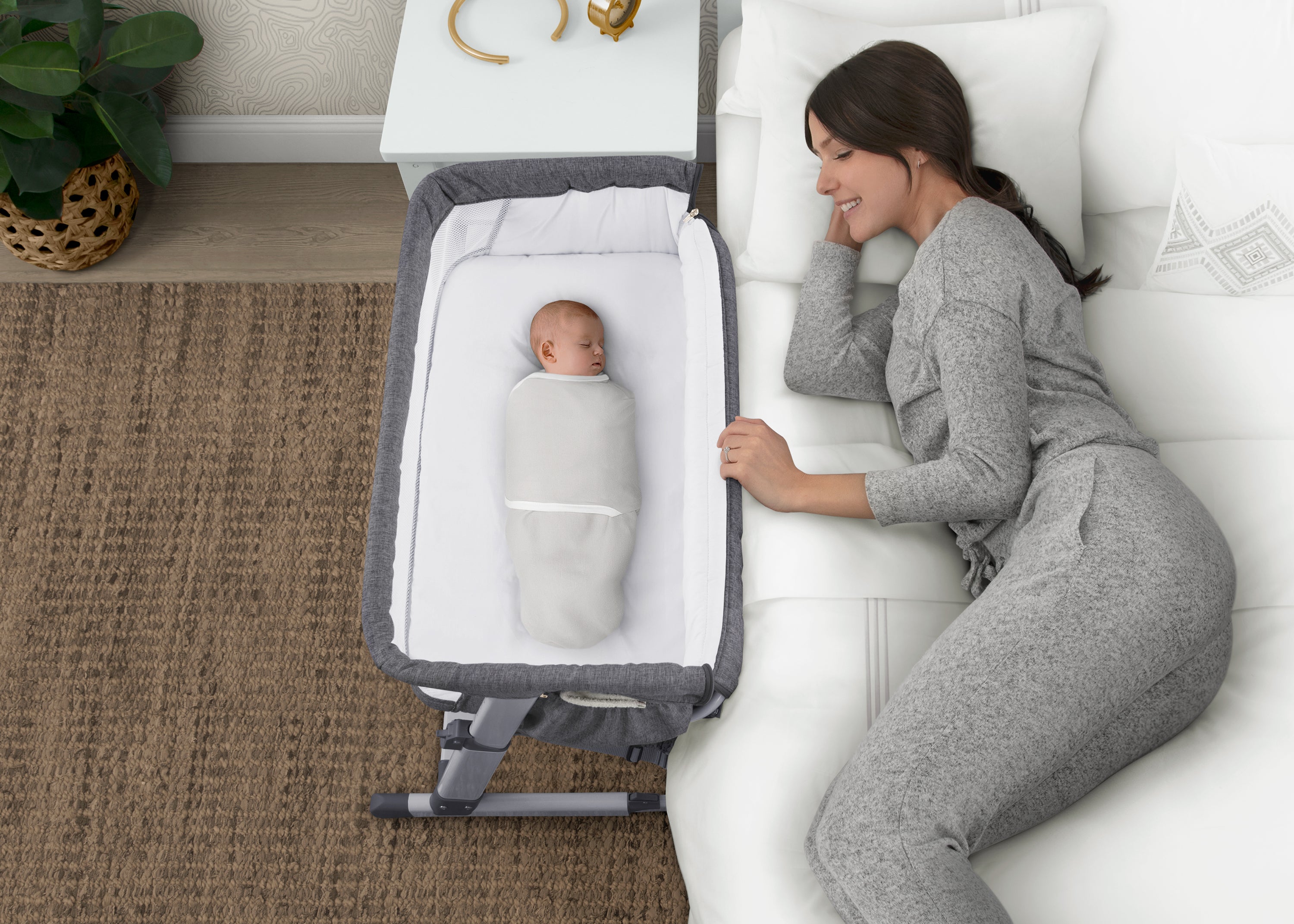 Portable Baby Bassinet for Newborns - Lightweight & Safe Crib with Breathable Mesh Sides | Perfect for Nursery, Bedside Co-Sleeping & Travel