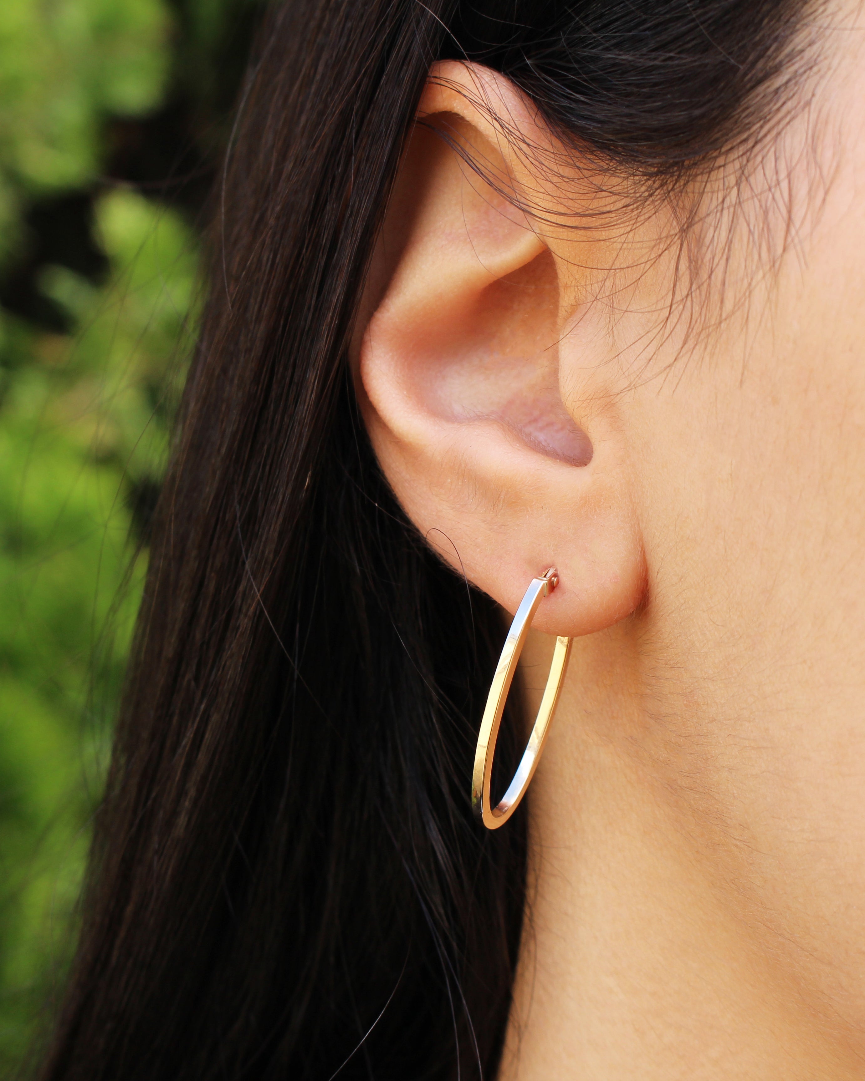 9ct Yellow Gold 10mm Oval Plain Stud Earrings for Women - Classic Minimalist Jewelry for Everyday Wear & Special Occasions