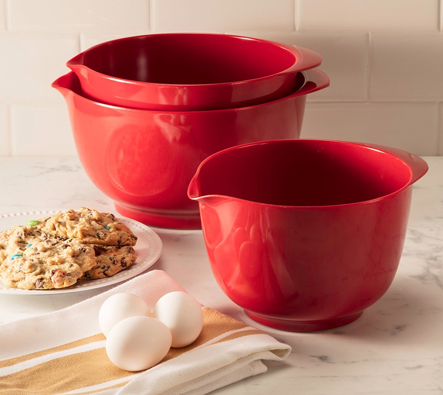 Hutzler 2-Quart Red Melamine Mixing Bowl - Durable, Lightweight & BPA-Free for Baking, Cooking & Serving - Perfect for Kitchen, Picnics & Parties