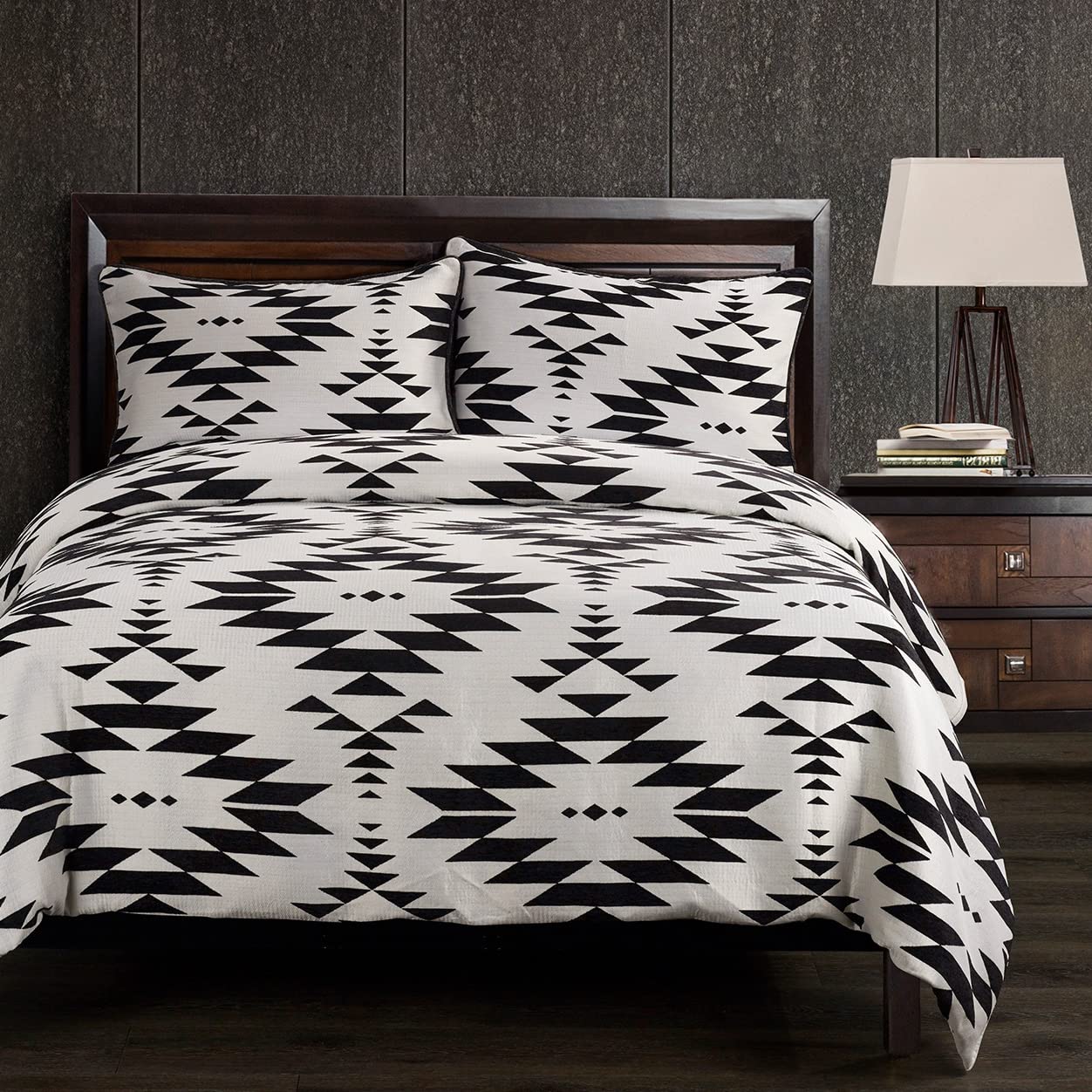 HiEnd Accents Amelia Western Bedding 3-Piece Queen Size Comforter Set - Southwestern Aztec Geometric Pattern in Black & Off-White, Rustic Jacquard Design with Pillow Shams | Perfect for Southwestern & Ranch Style Bedrooms, Guest Rooms & Cozy Cabin Retreats