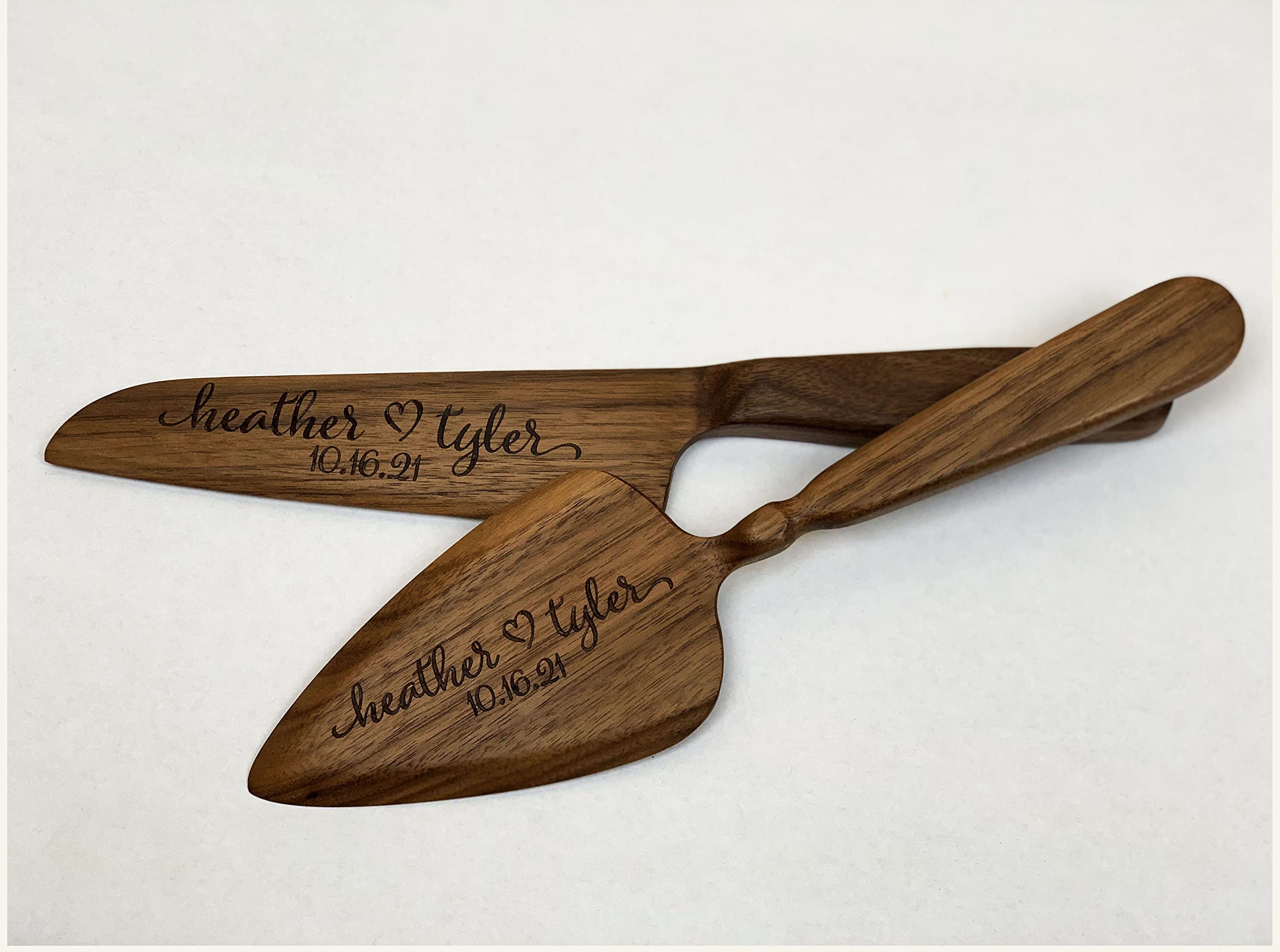 Personalized Laser Engraved Wooden Cake Set with Heart - Rustic Wedding Cake Cutting Server & Knife - Perfect Wedding Gift, Anniversary Gift for Couples - Ideal for Farmhouse Weddings, Romantic Celebrations and Cake Serving