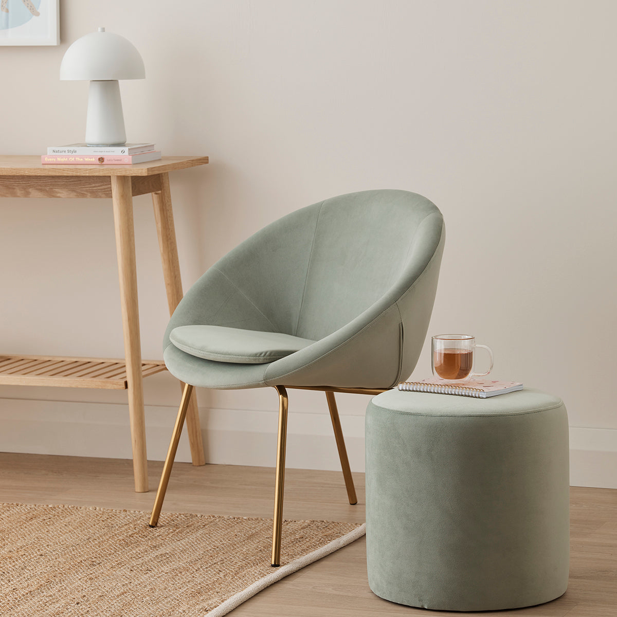 Luxury Halo Velvet Lounge Chair - Modern Velvet Upholstered Accent Chair for Living Room, Bedroom & Office - Soft & Comfortable Reading Chair with Sturdy Metal Legs - Perfect for Relaxing, Reading & Decor