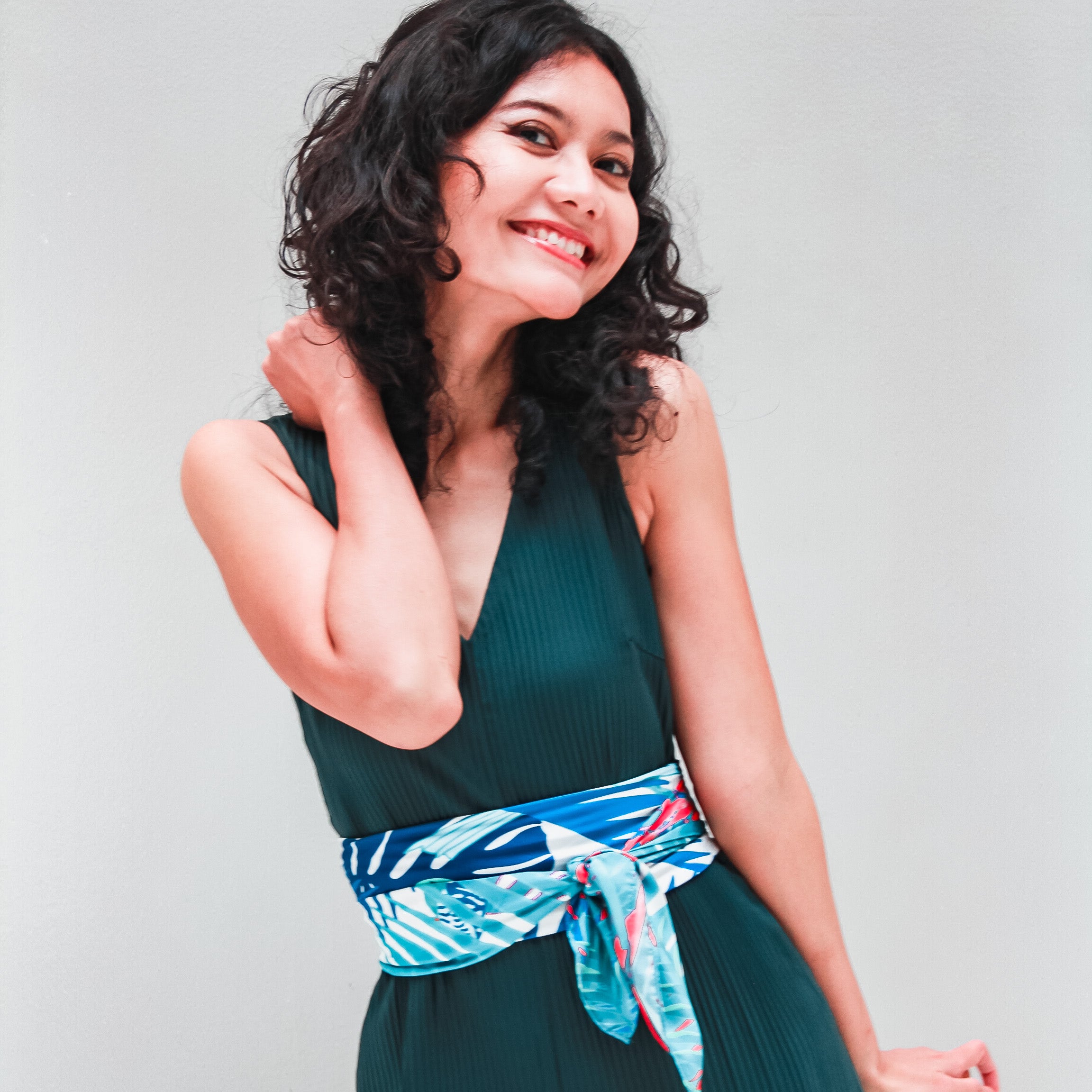 Exquisite Singaporean Islands Bird Silk Scarf - Handmade Avian Wildlife Design - Perfect for Travel, Gift & Fashion Accessories