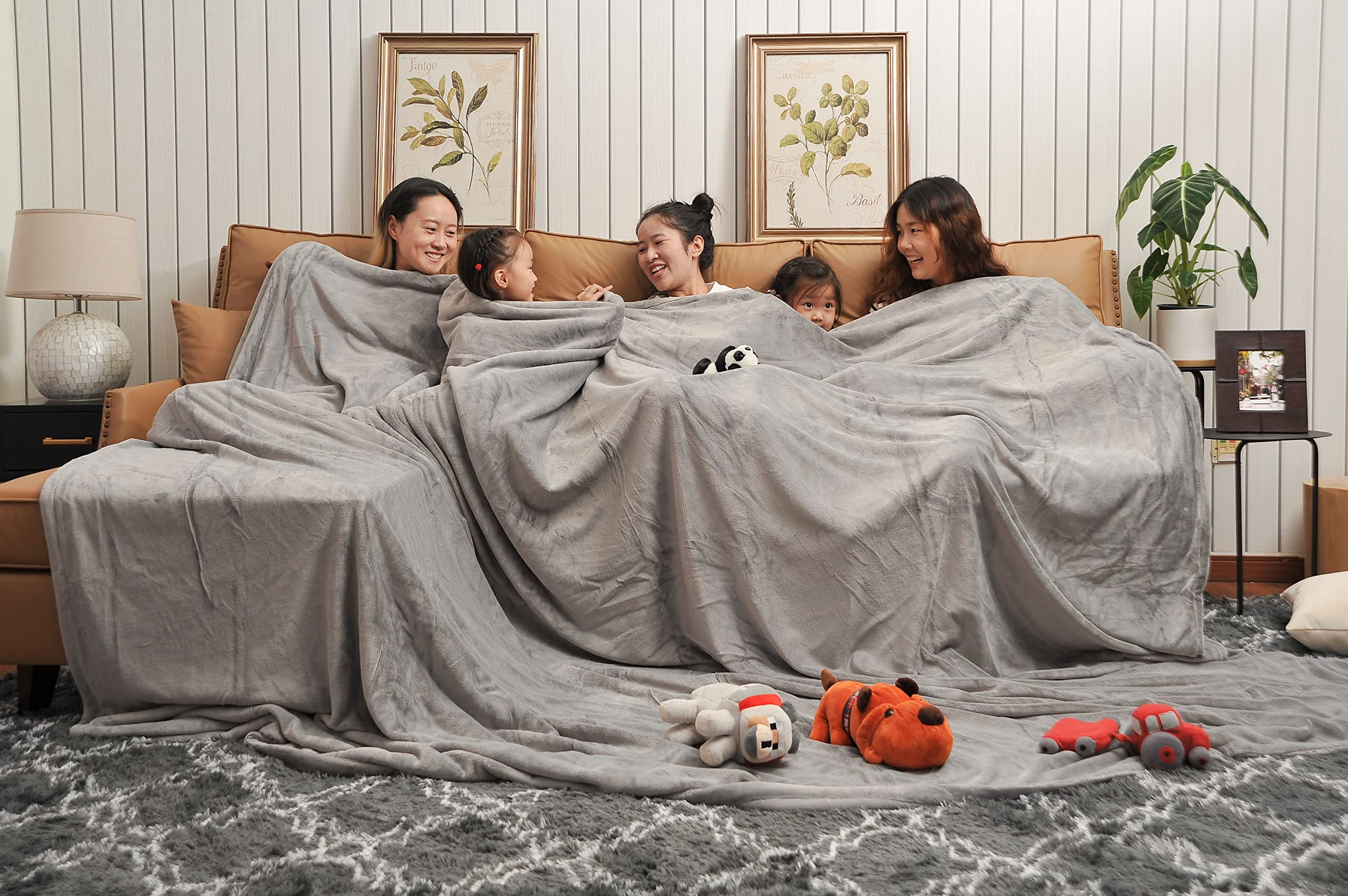 CUDDLE DREAMS 10' x 8' Extra Large Soft Fleece Throw Blanket - Super Cozy Family Blanket for Couch, Bed & Outdoor Picnic - Anti-Static Winter Blanket in Dove Gray - Perfect for Movie Nights, Camping & Gift Giving